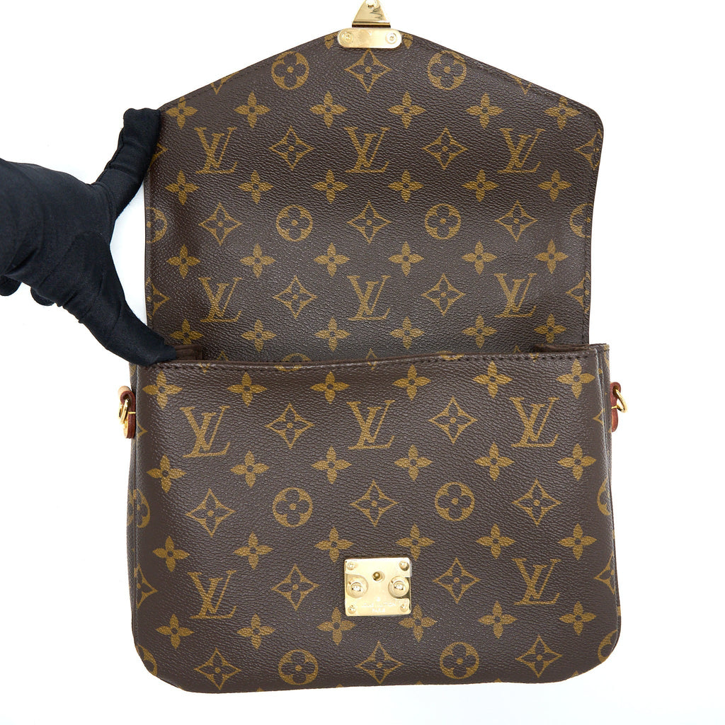 louis-vuitton-pochette-metis-monogram-canvas-ghw-4