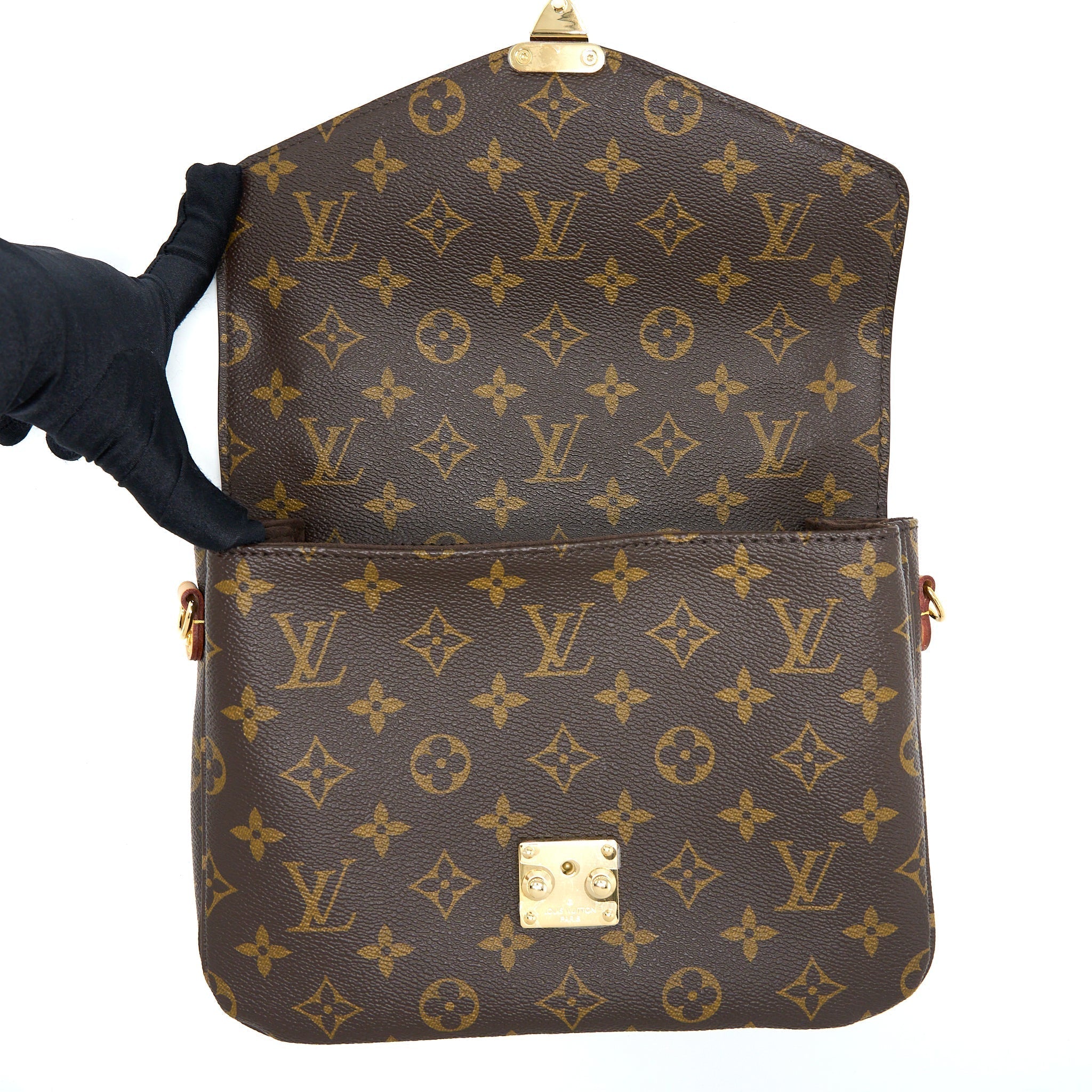 louis-vuitton-pochette-metis-monogram-canvas-ghw-4
