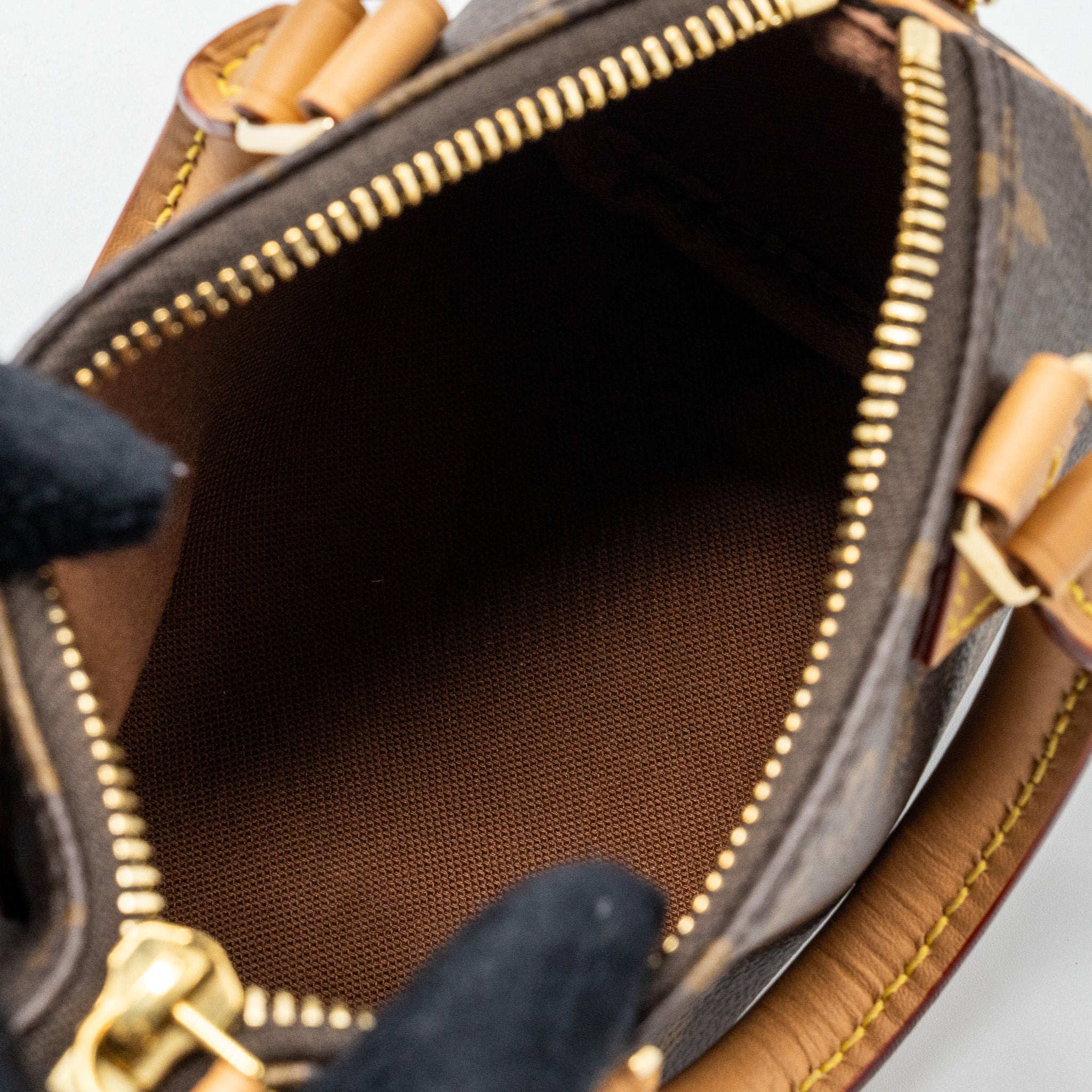 louis-vuitton-nano-speedy-monogram-canvas-ghwnew-version-1