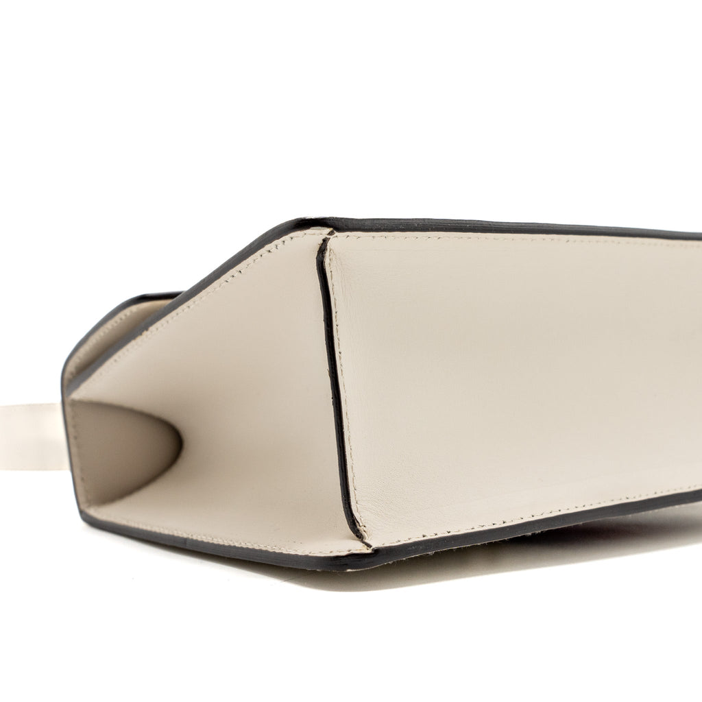 gucci-sylvie-shoulder-bag-calfskin-white-ghw