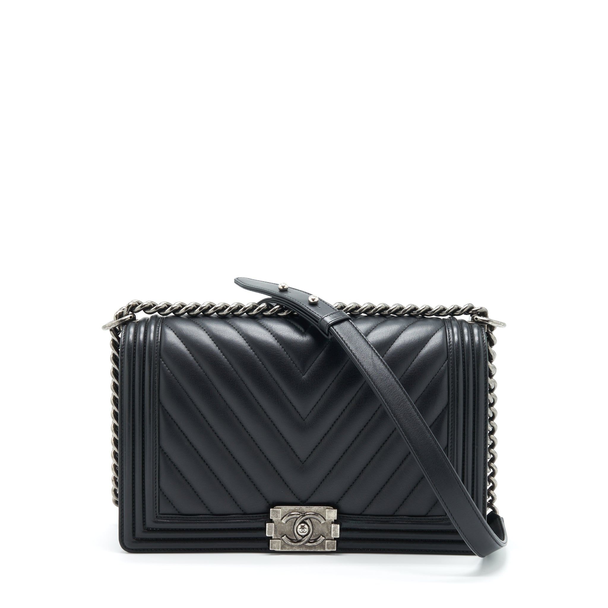chanel-medium-chevron-boy-bag-calfskin-black-ruthenium-hardware