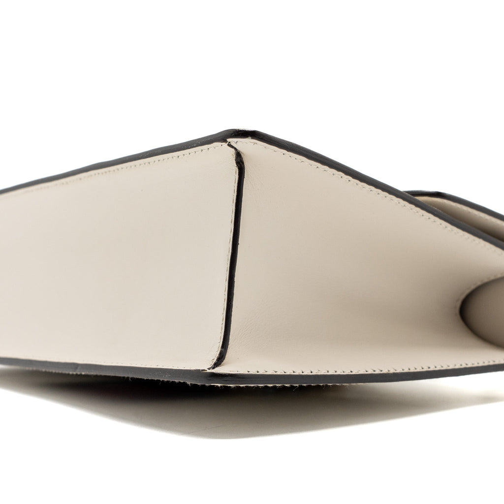 gucci-sylvie-shoulder-bag-calfskin-white-ghw