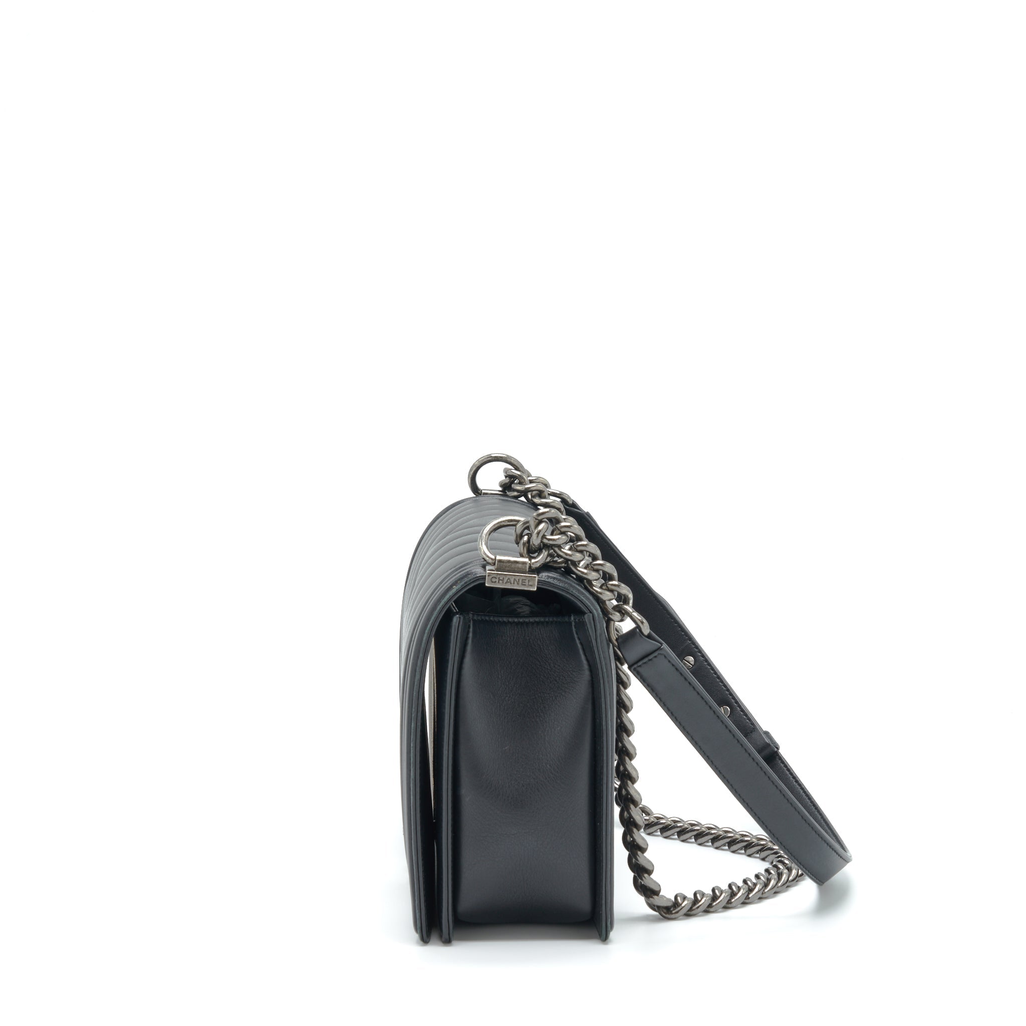 chanel-medium-chevron-boy-bag-calfskin-black-ruthenium-hardware