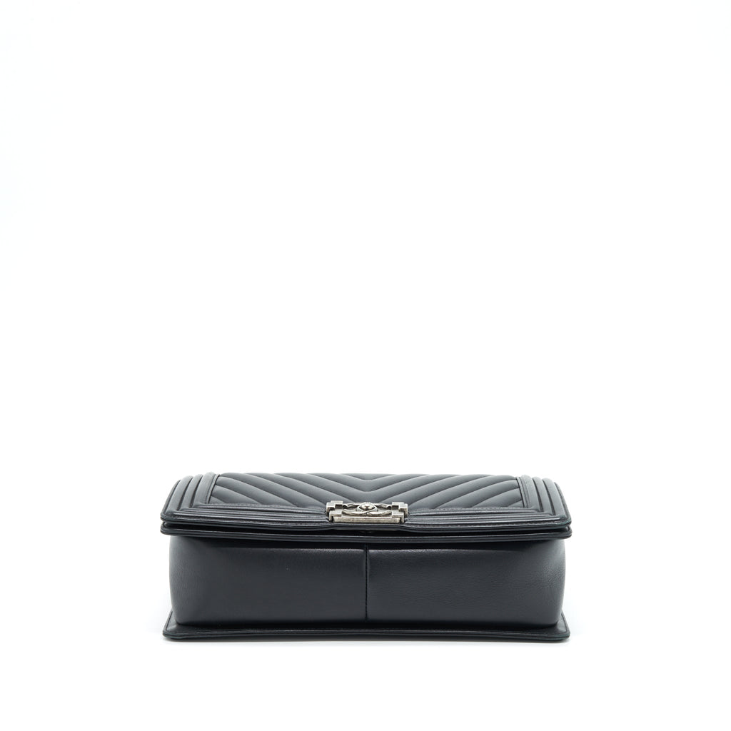 chanel-medium-chevron-boy-bag-calfskin-black-ruthenium-hardware
