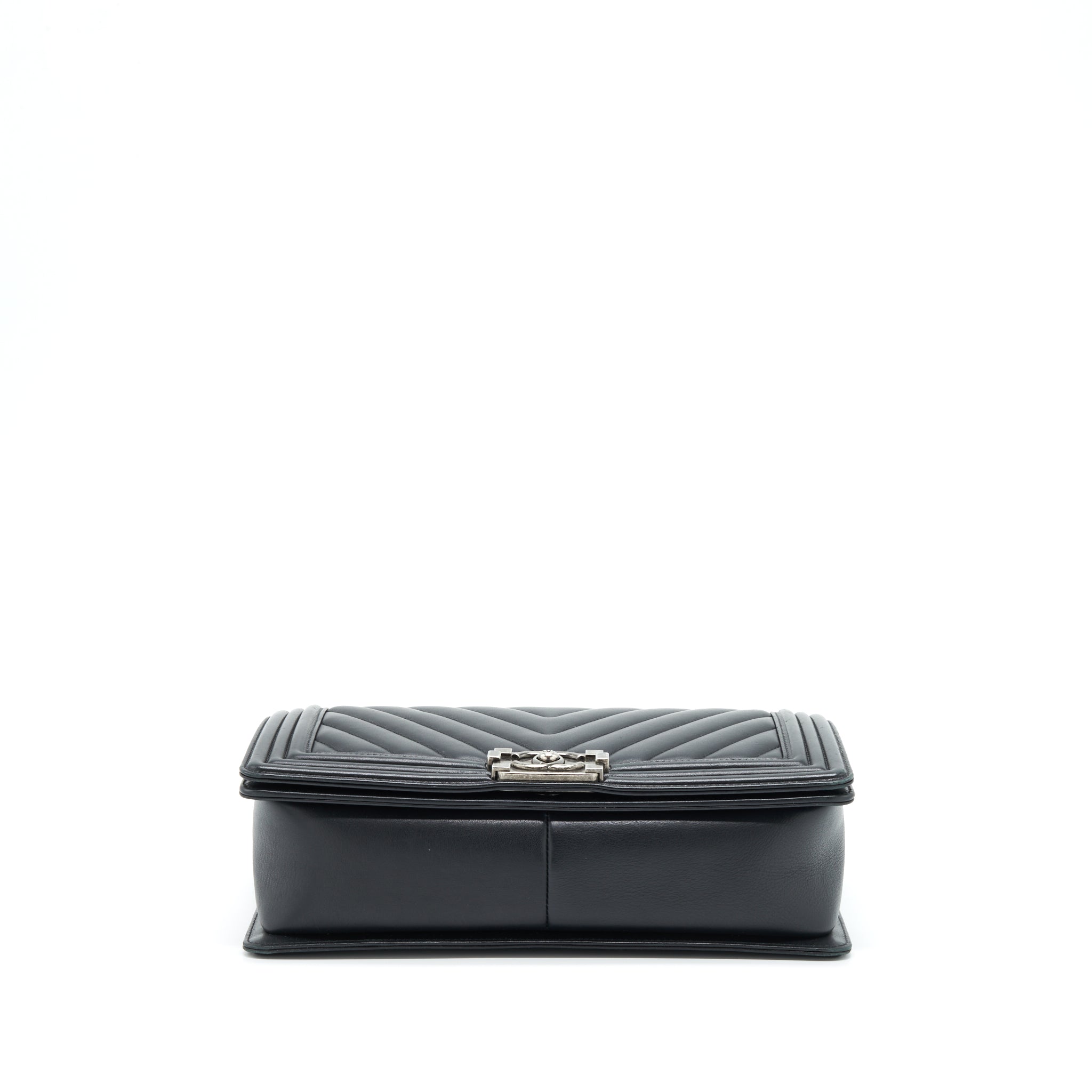 chanel-medium-chevron-boy-bag-calfskin-black-ruthenium-hardware