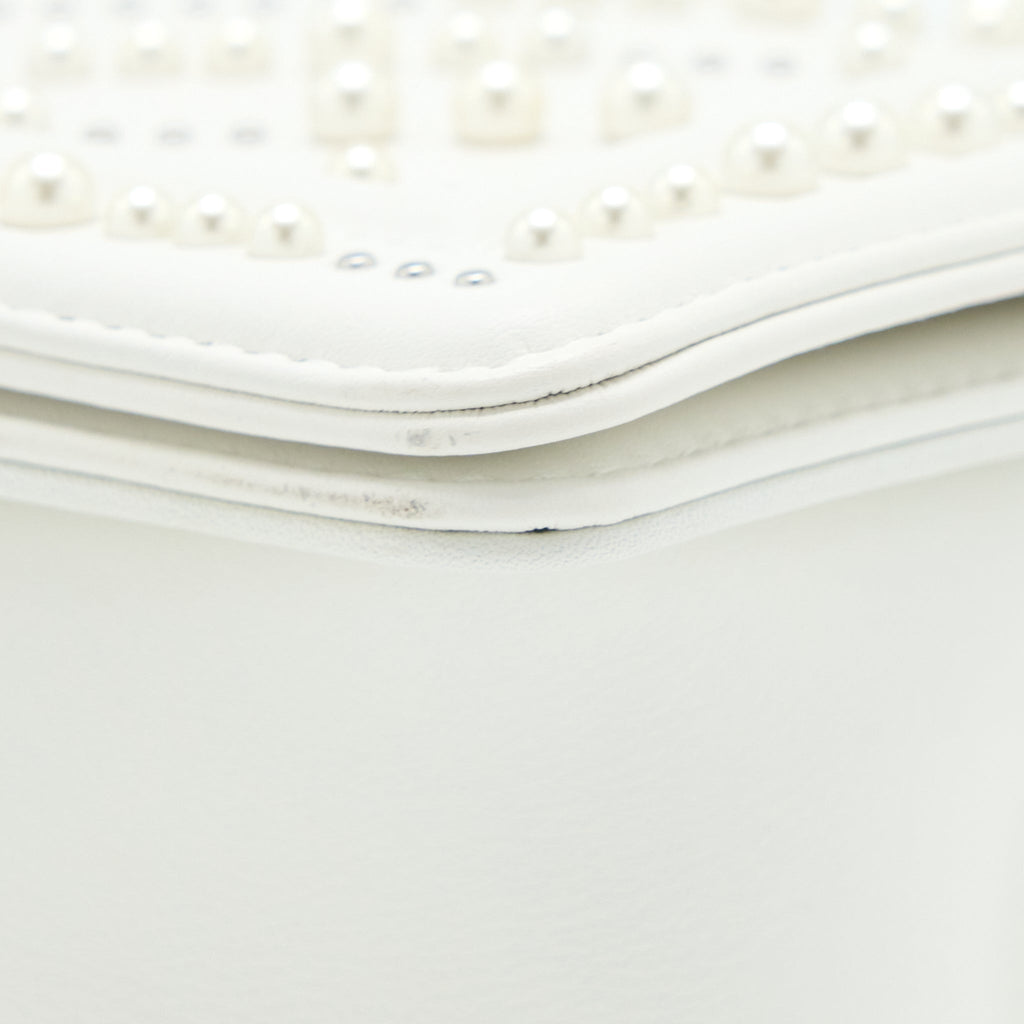 chanel-medium-boy-bag-chevron-limited-lambskin-with-pearl-white-shw
