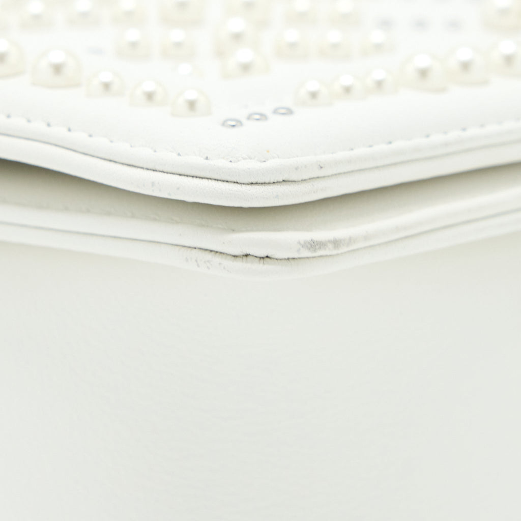 chanel-medium-boy-bag-chevron-limited-lambskin-with-pearl-white-shw