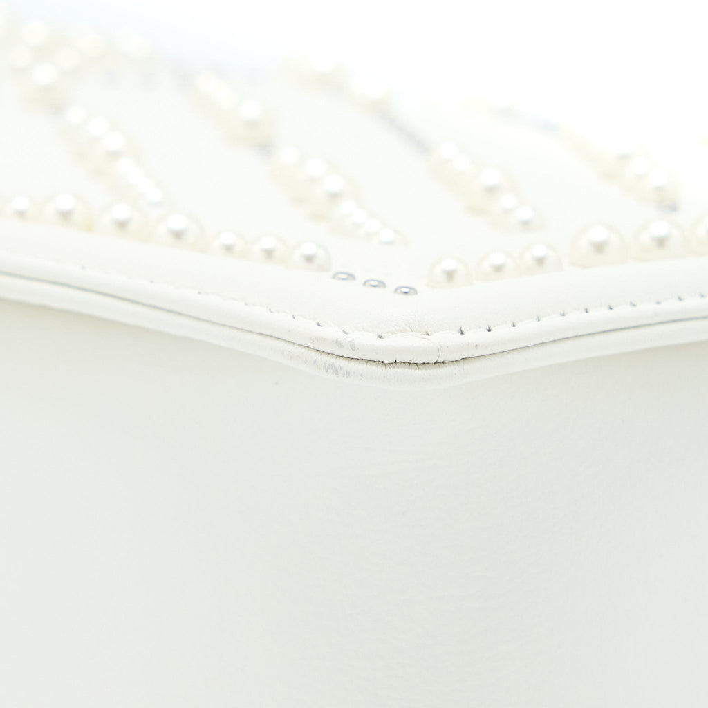 chanel-medium-boy-bag-chevron-limited-lambskin-with-pearl-white-shw