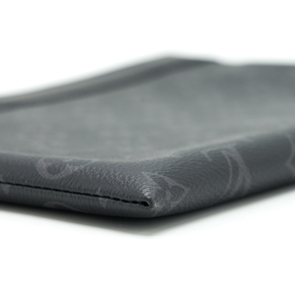 louis-vuitton-discovery-pouch-monogram-eclipse-coated-canvas-exterior