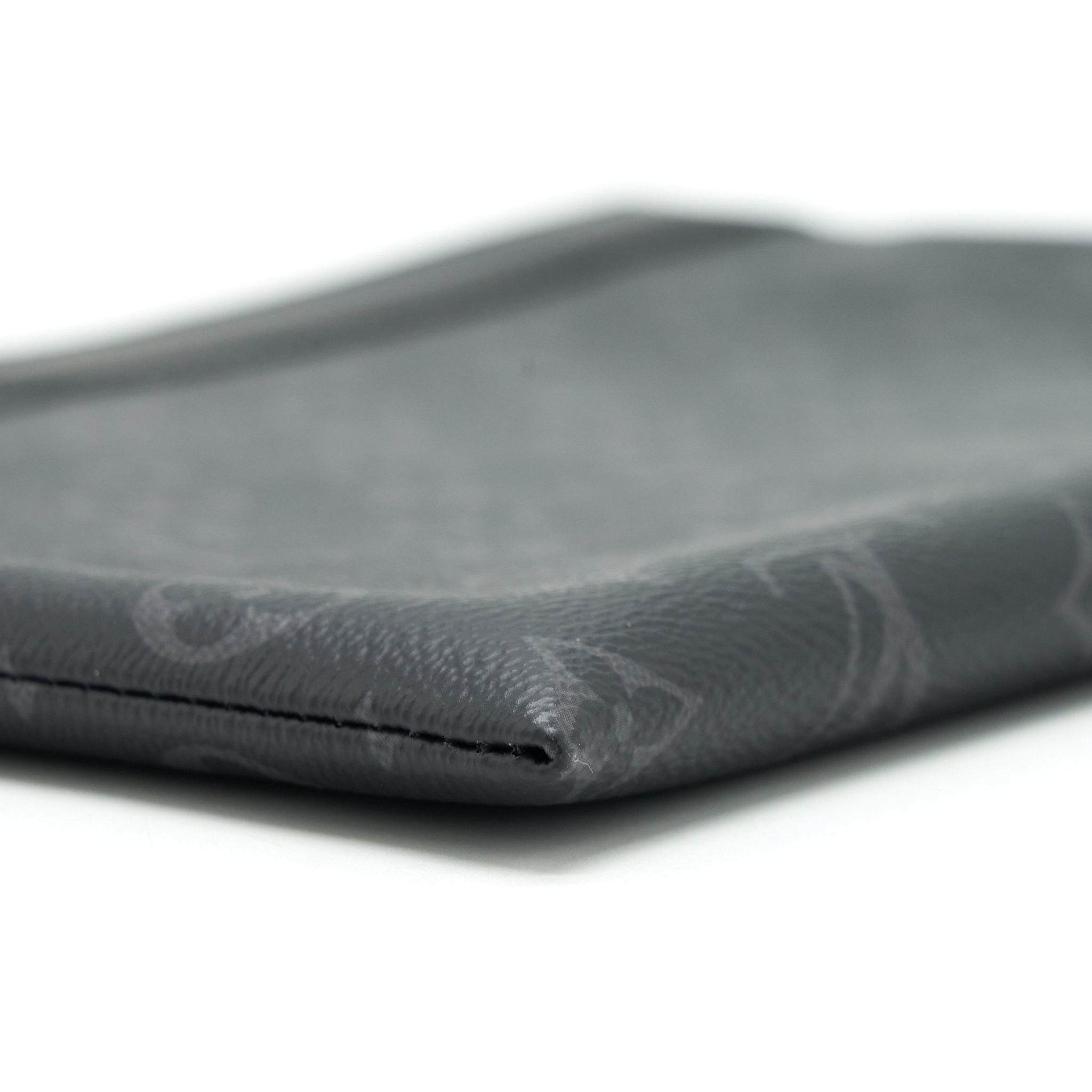 louis-vuitton-discovery-pouch-monogram-eclipse-coated-canvas-exterior