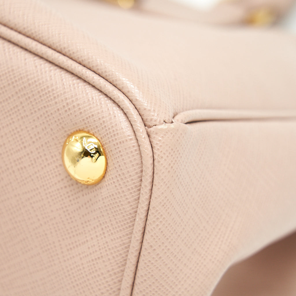 prada-saffiano-beige-shoulder-bag