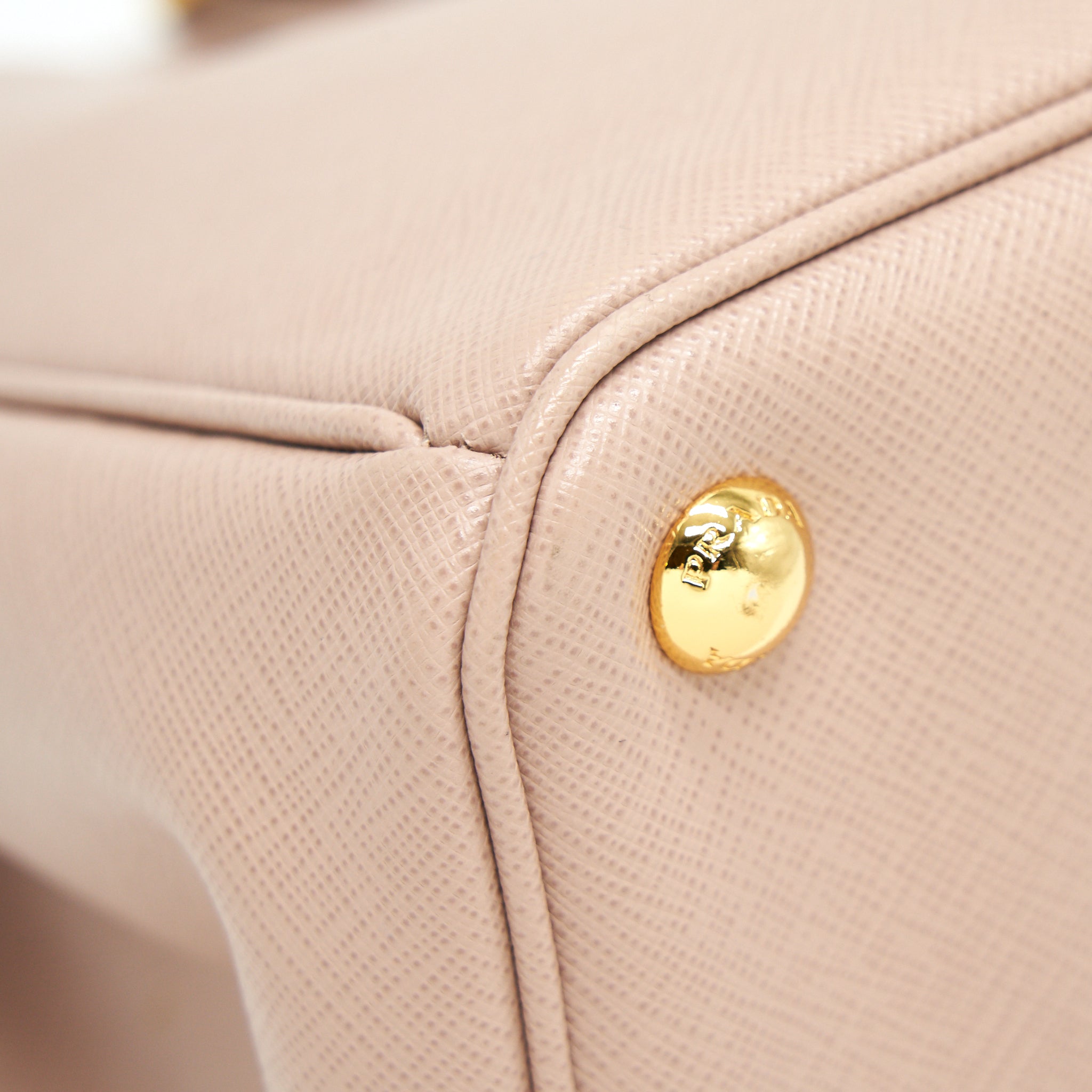 prada-saffiano-beige-shoulder-bag