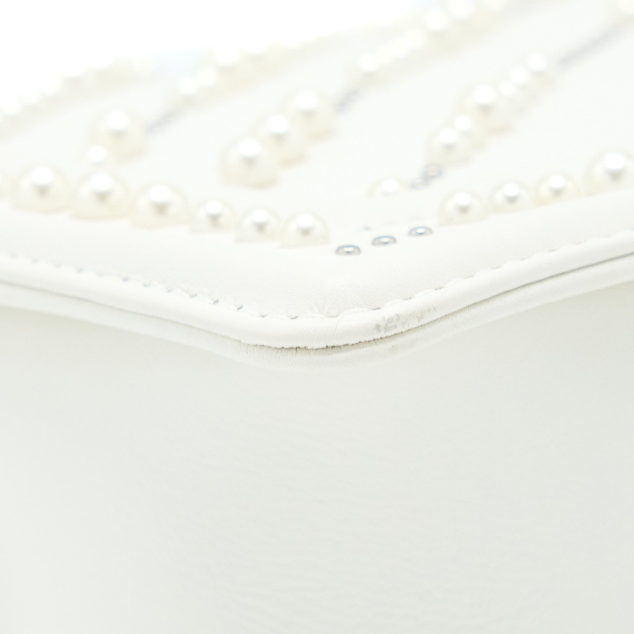 chanel-medium-boy-bag-chevron-limited-lambskin-with-pearl-white-shw