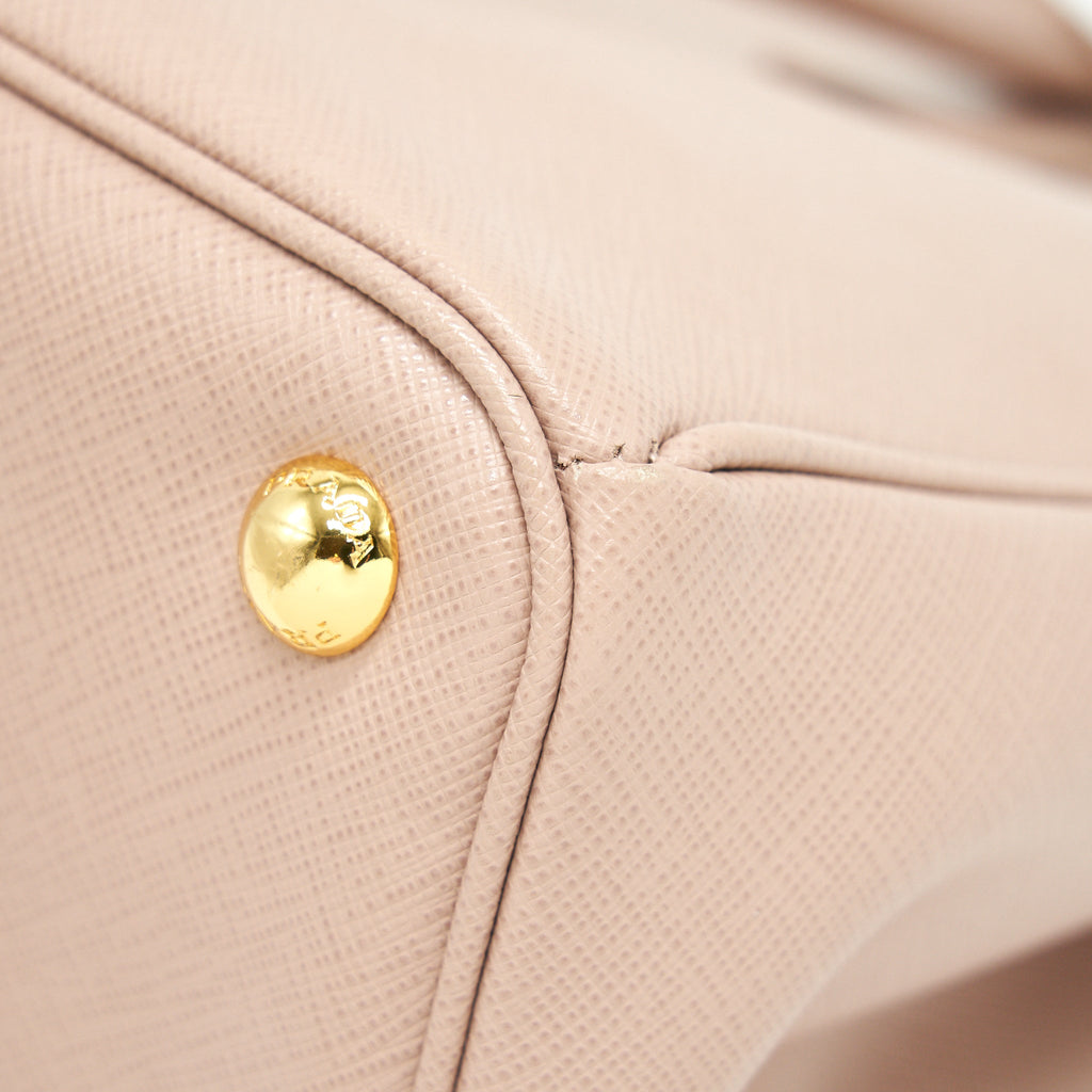 prada-saffiano-beige-shoulder-bag