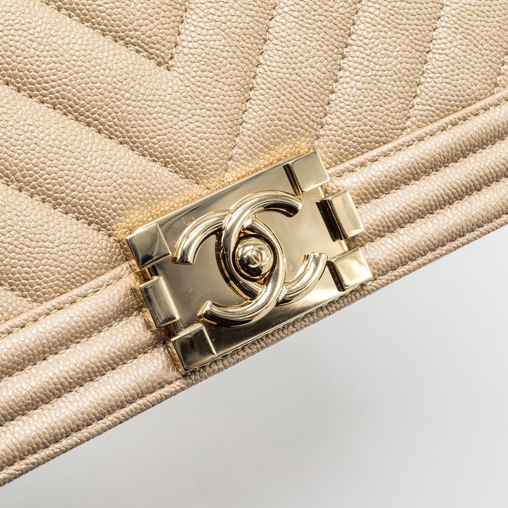 chanel-medium-chevron-boy-bag-caviar-iridescence-light-beige-lghw