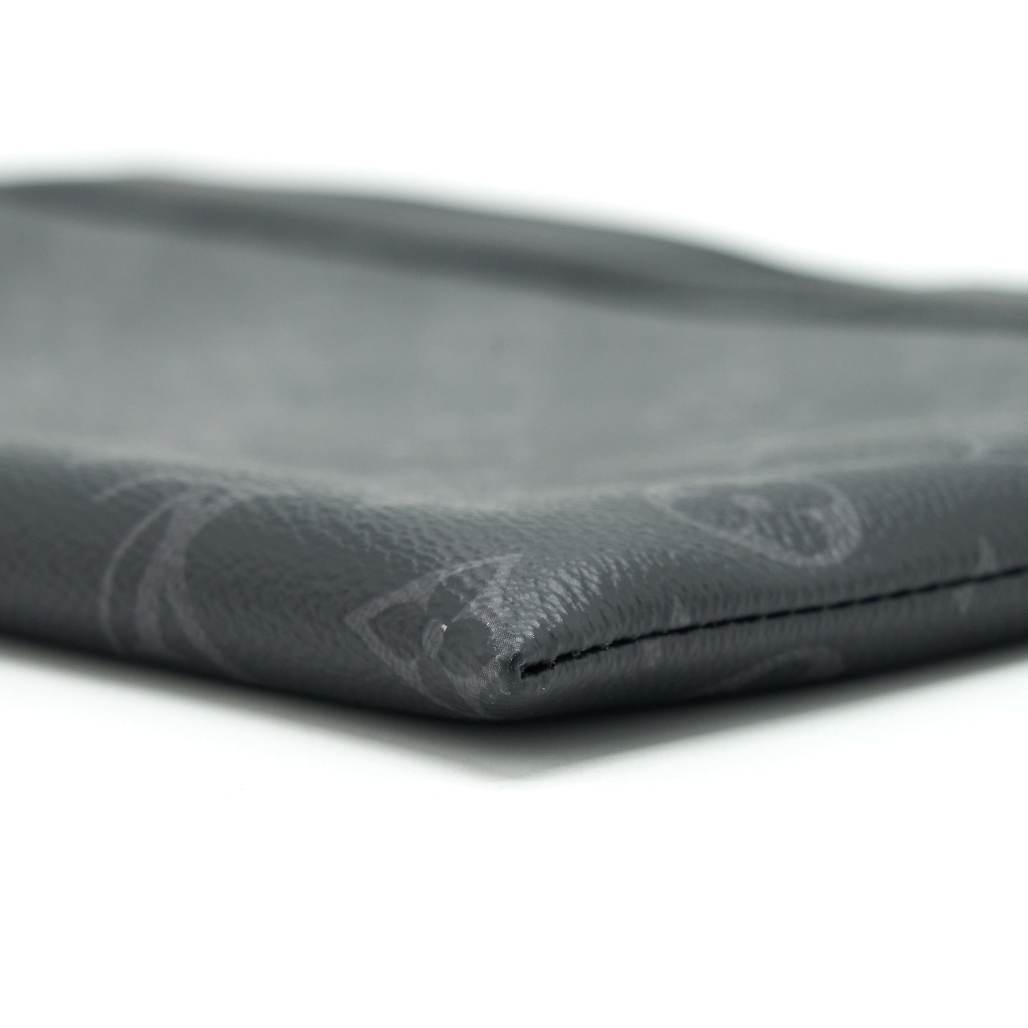 louis-vuitton-discovery-pouch-monogram-eclipse-coated-canvas-exterior