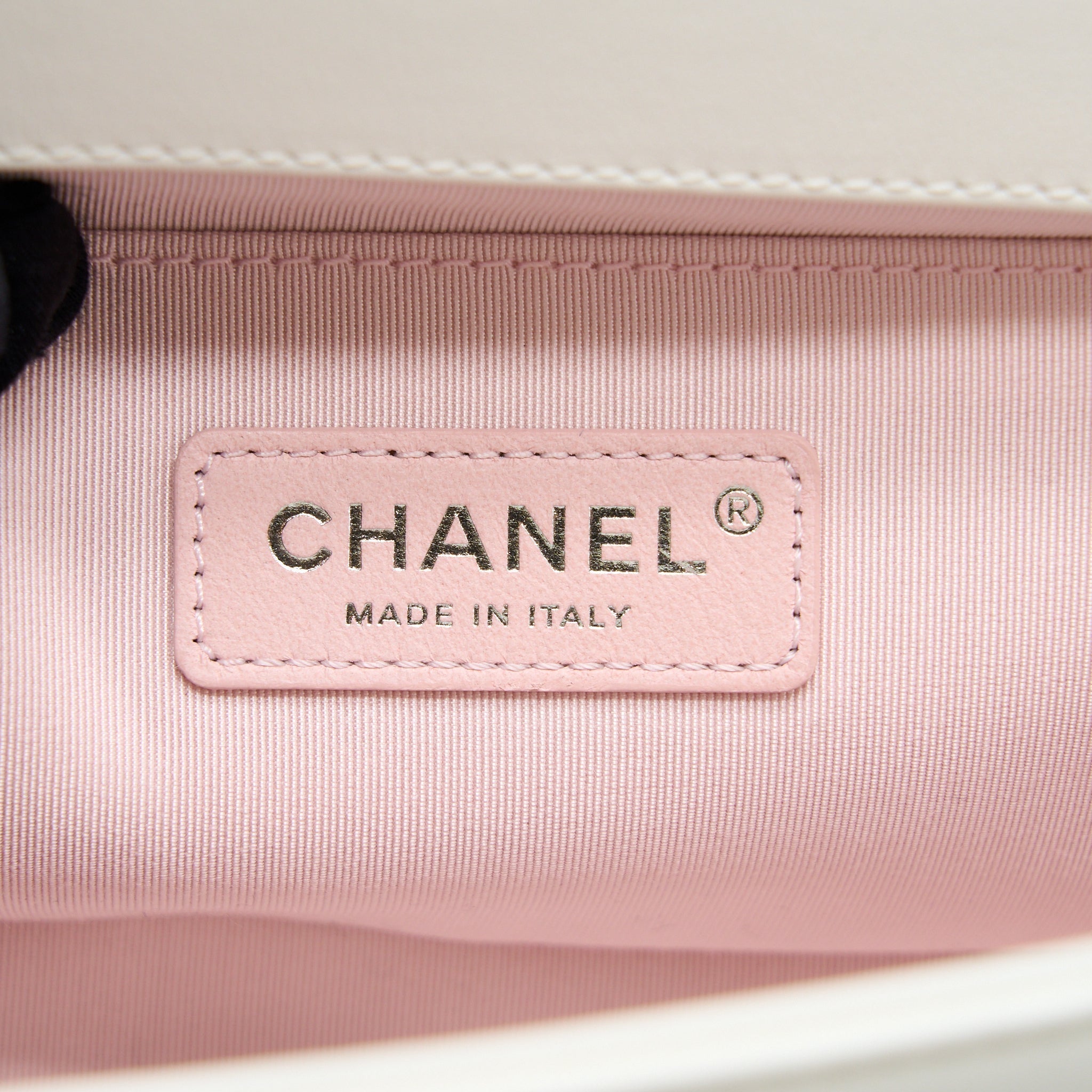 chanel-medium-boy-bag-chevron-limited-lambskin-with-pearl-white-shw