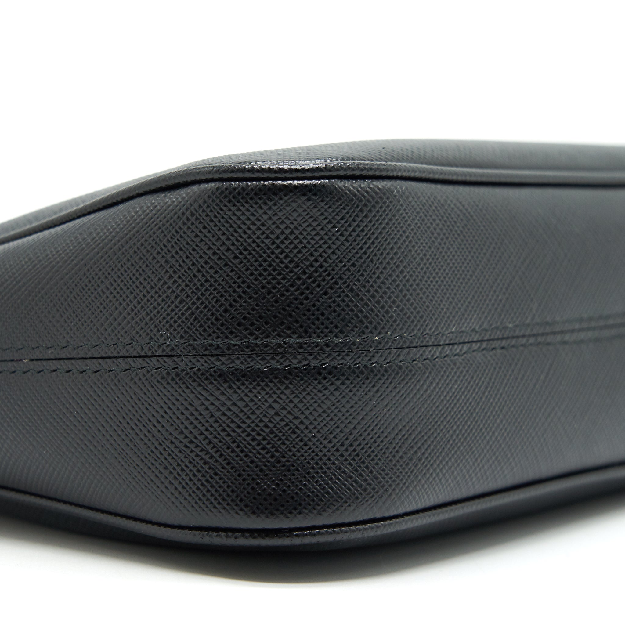 prada-re-edition-saffiano-leather-in-black