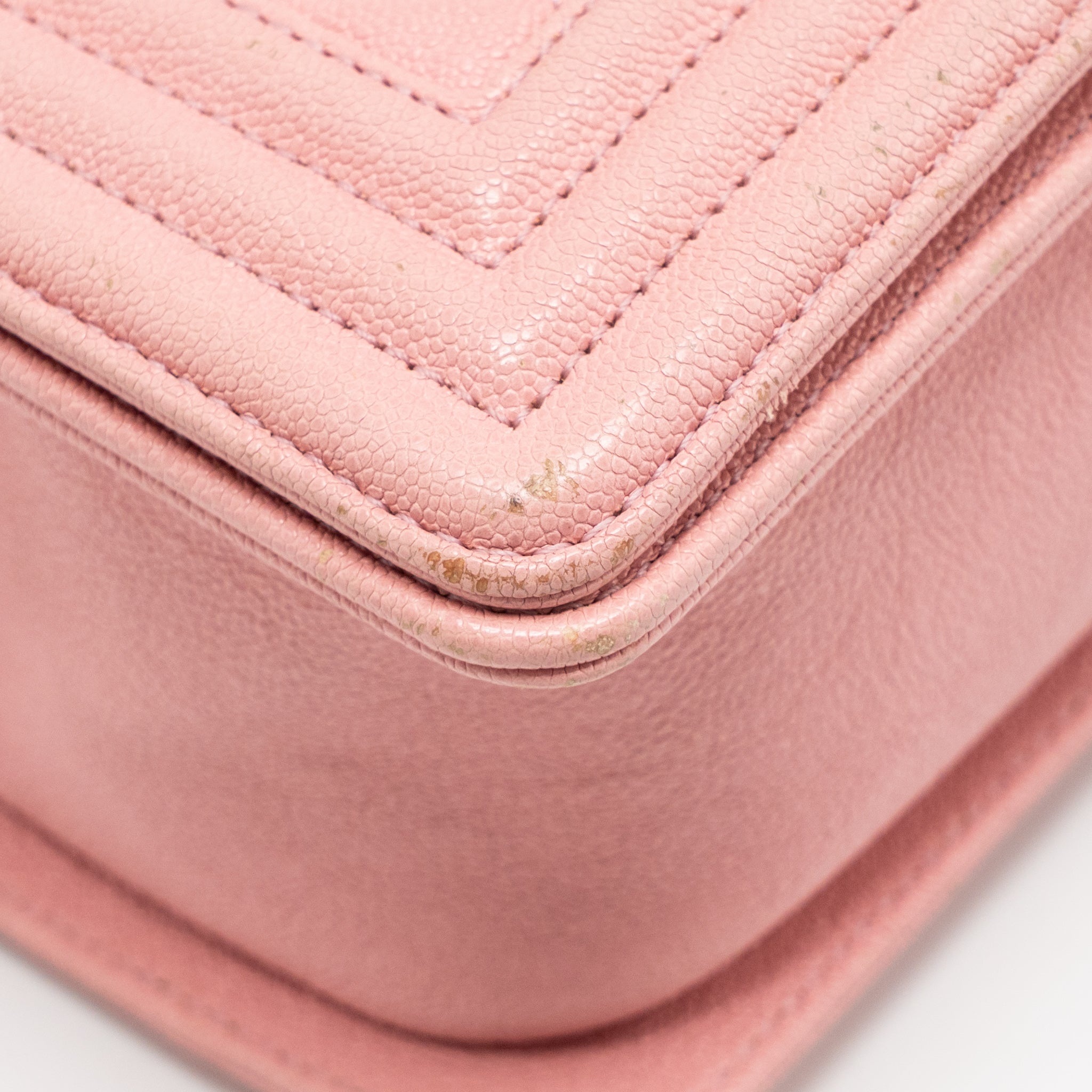 chanel-medium-boy-bag-grained-calfskin-pink-lghw-copy