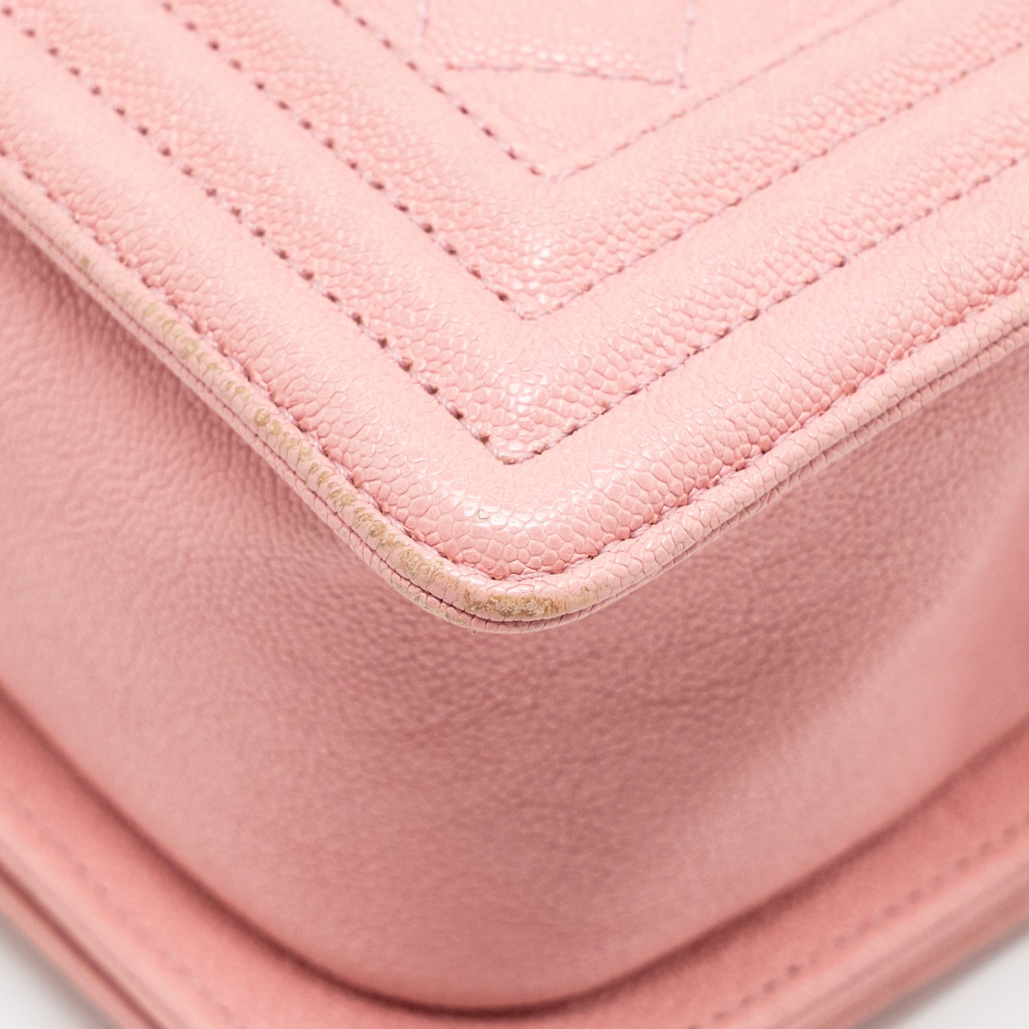 chanel-medium-boy-bag-grained-calfskin-pink-lghw-copy