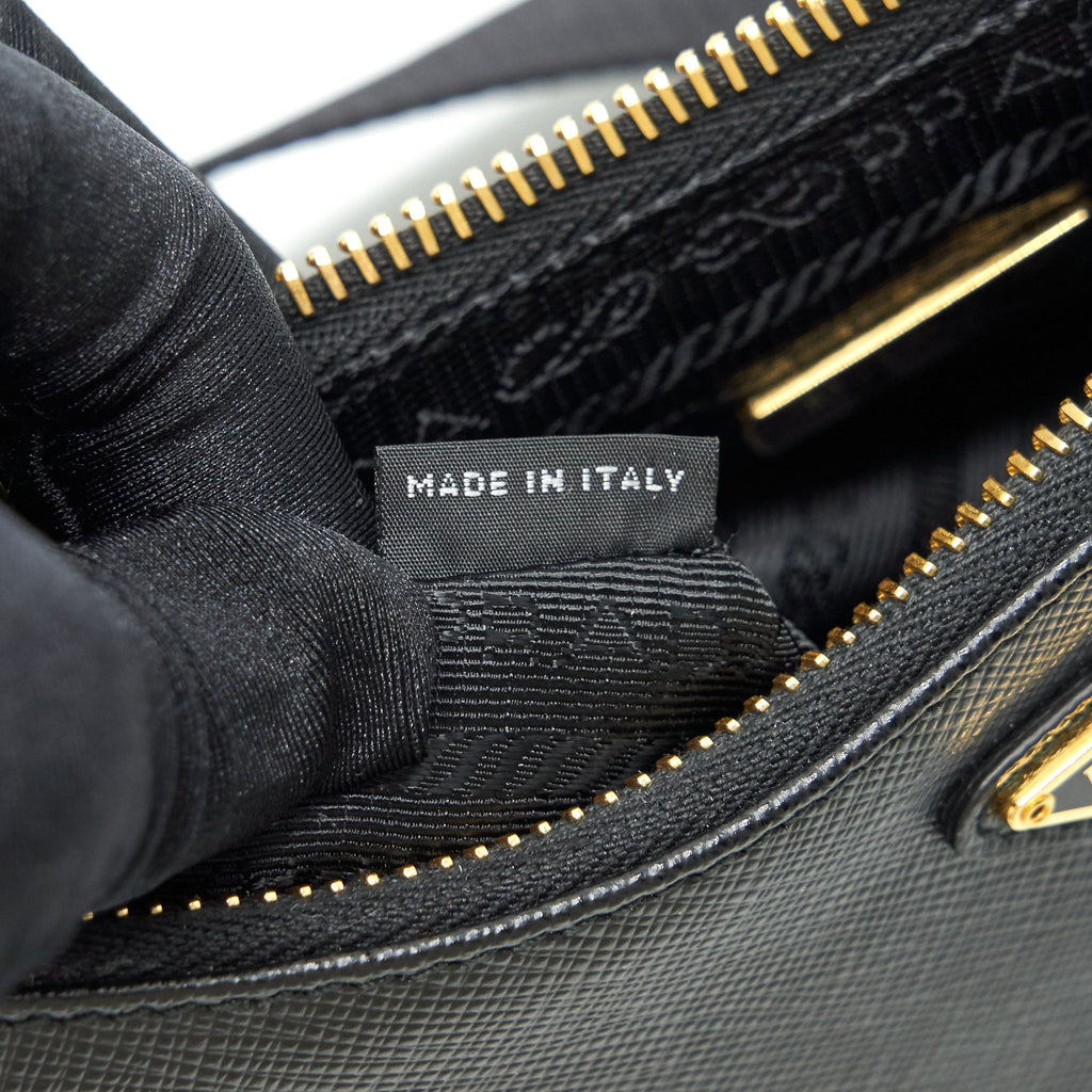 prada-re-edition-saffiano-leather-in-black