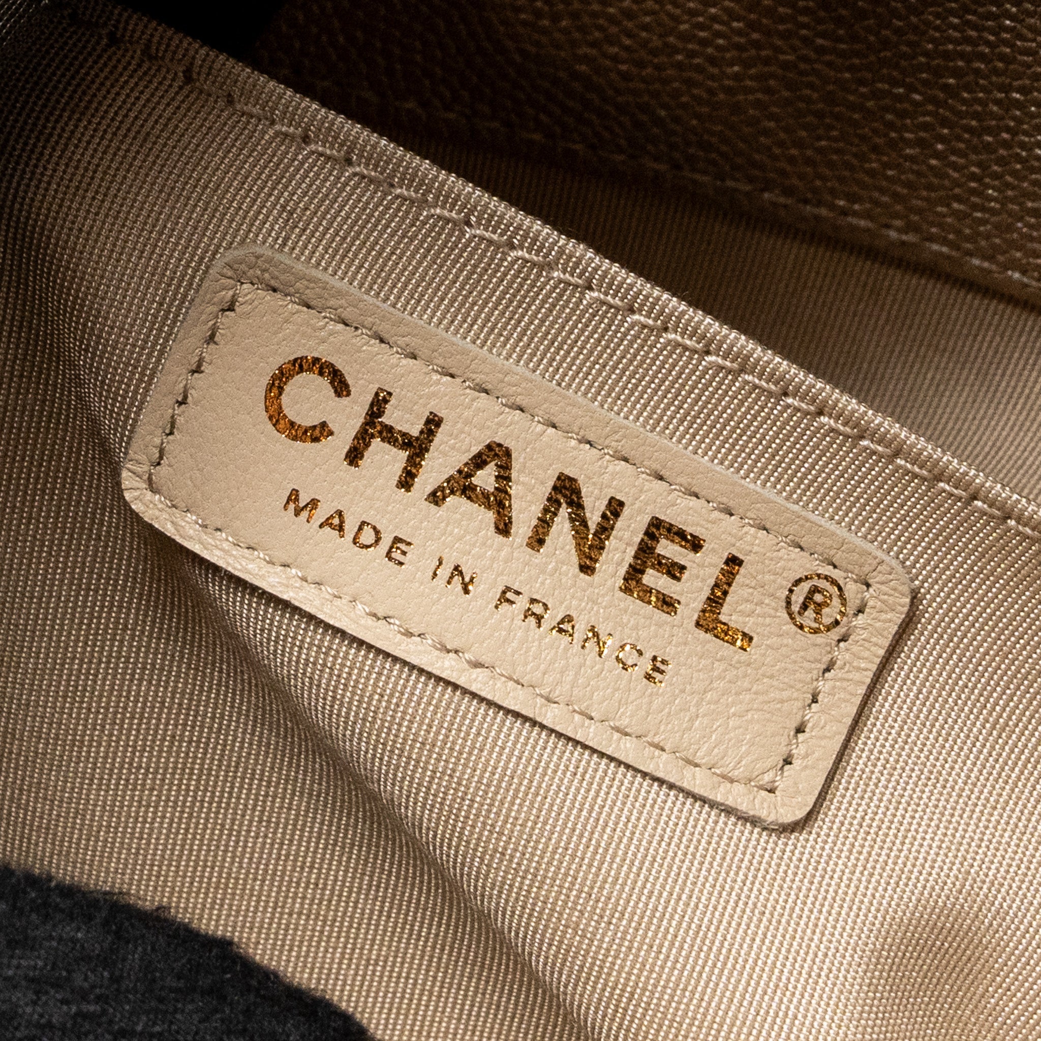 chanel-medium-chevron-boy-bag-caviar-iridescence-light-beige-lghw
