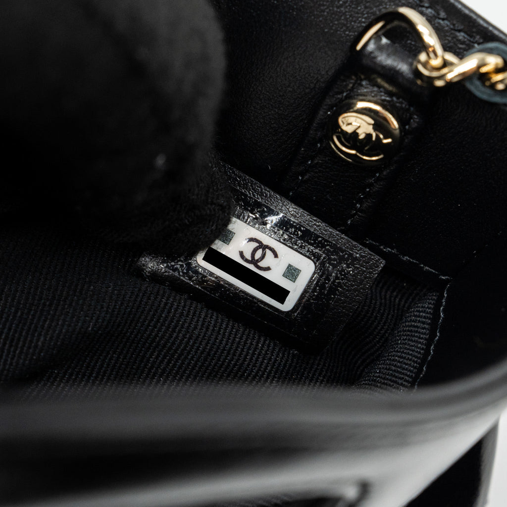 chanel-24c-mini-31-clutch-with-chain-shiny-calfskin-black-lghw-microchip-1