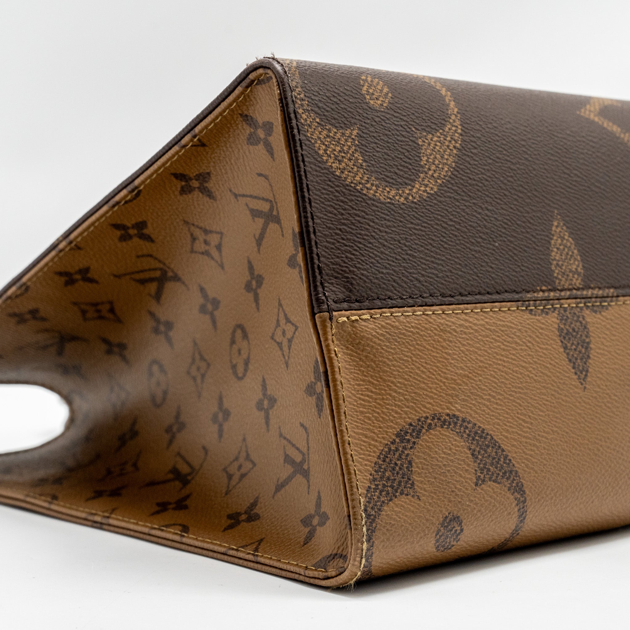 louis-vuitton-onthego-mm-monogram-canvas-ghw-8