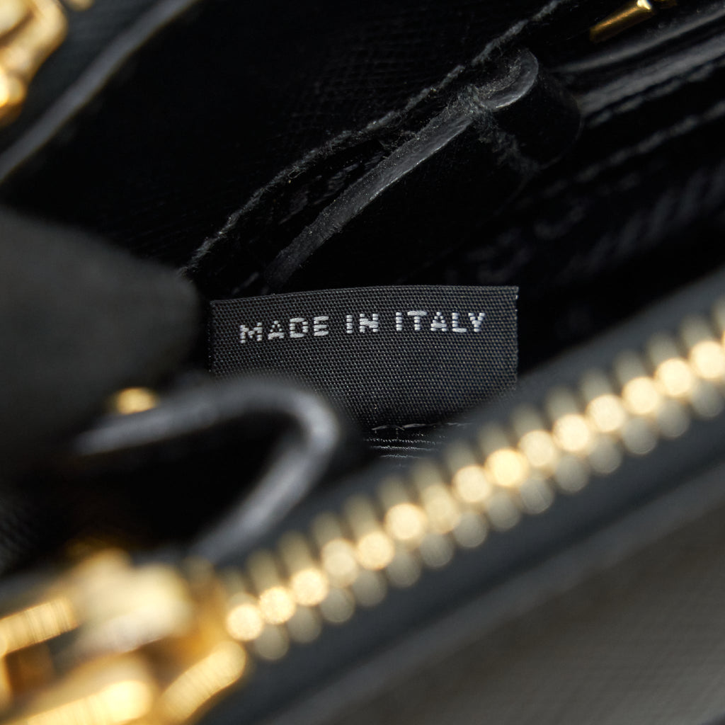 prada-saffiano-tote-bag-in-black