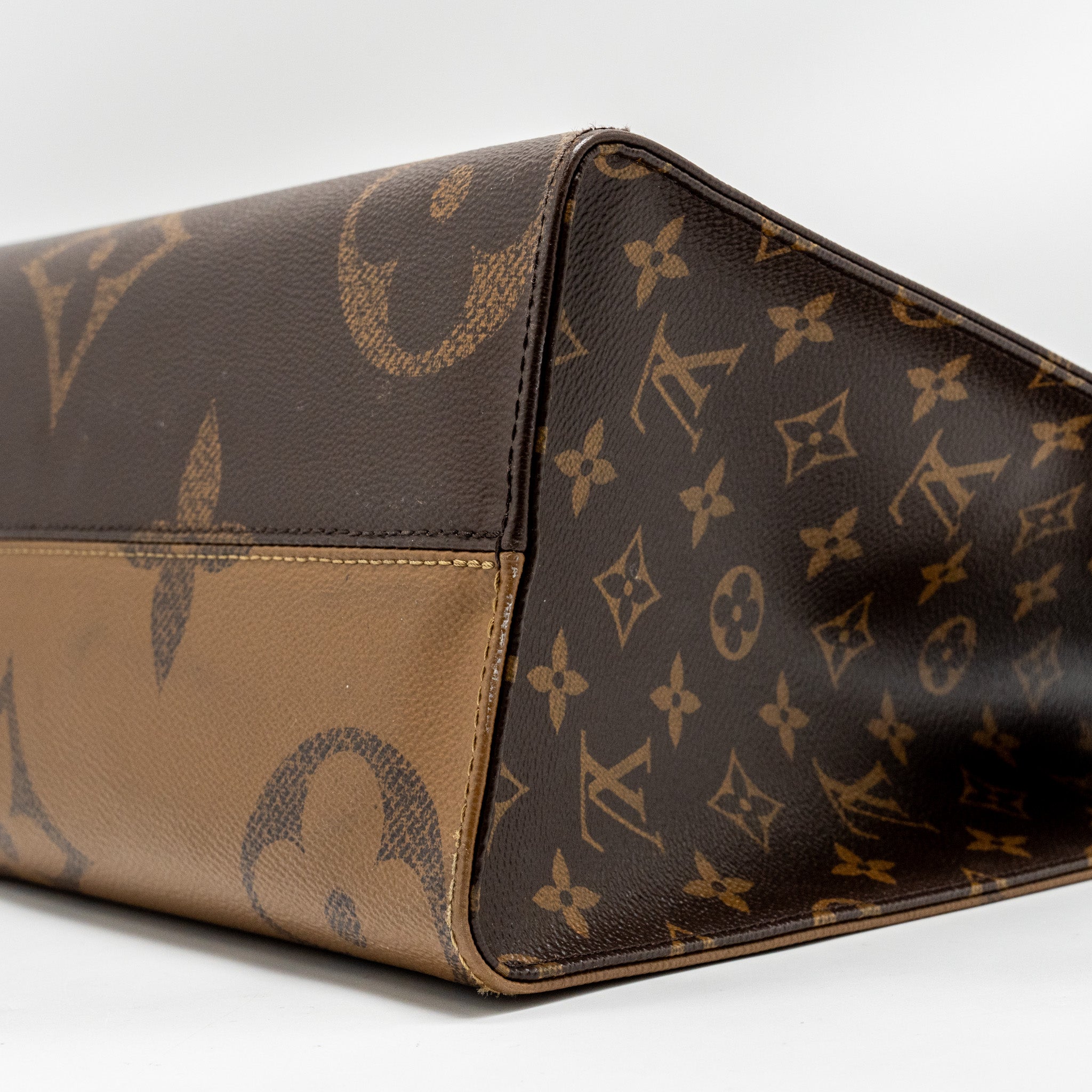 louis-vuitton-onthego-mm-monogram-canvas-ghw-8