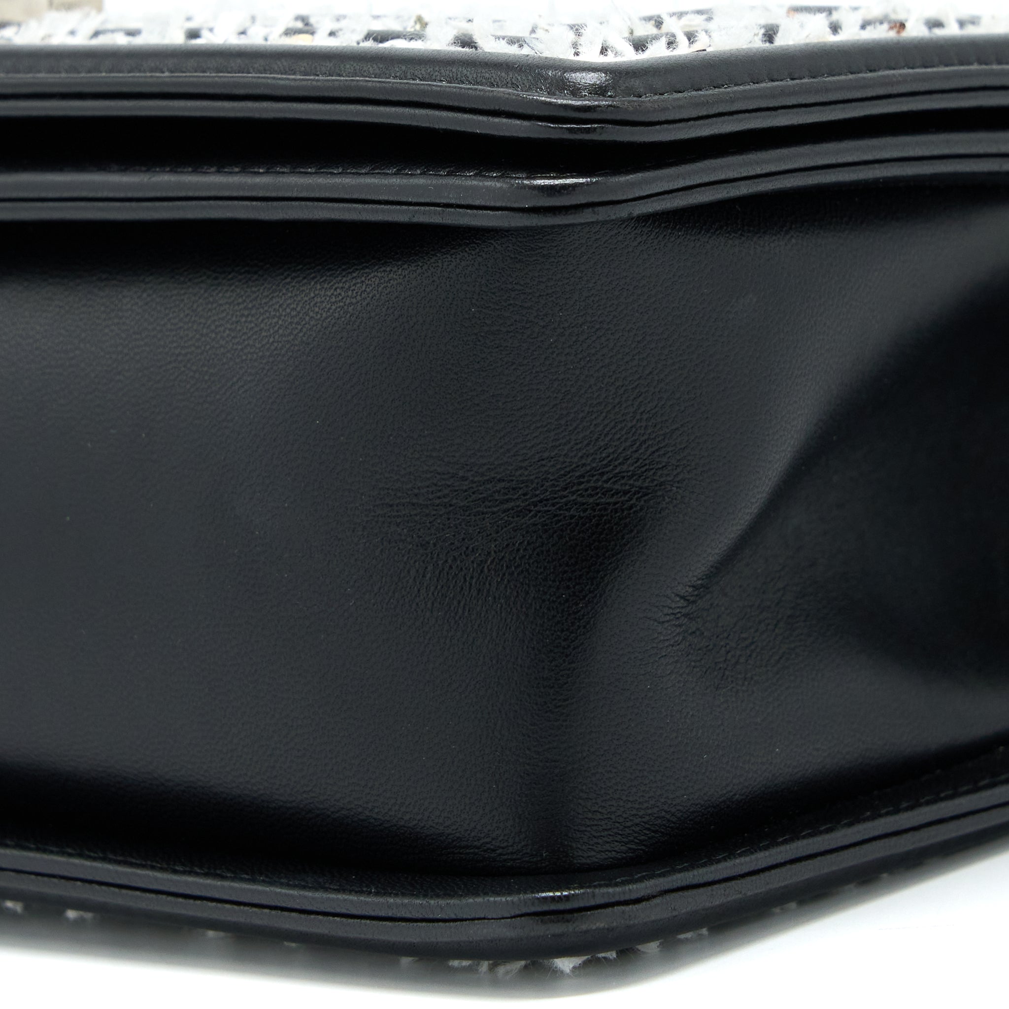 chanel-medium-boy-bag-limited-lambskin-black-white-shw