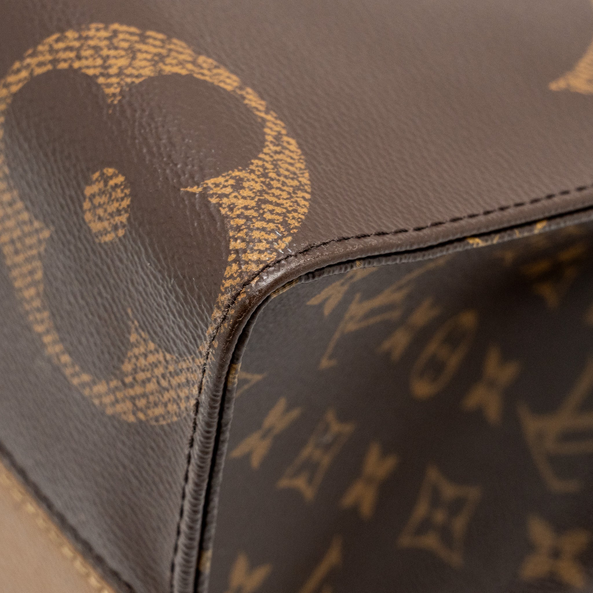 louis-vuitton-onthego-mm-monogram-canvas-ghw-8