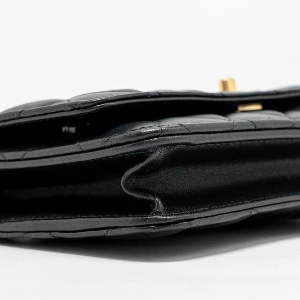 chanel-pearl-crush-wallet-on-chain-lambskin-black-ghwmicrochip-2