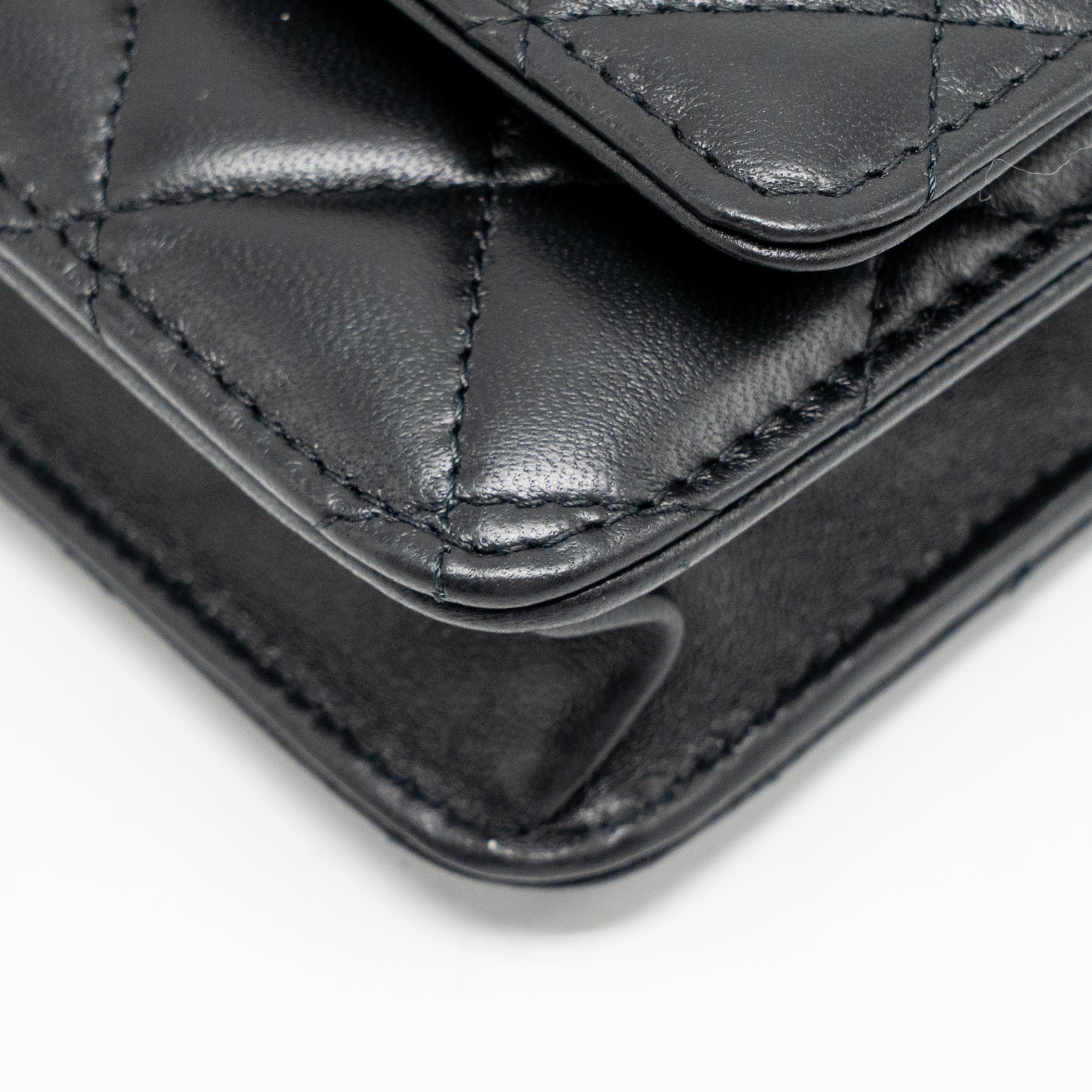 chanel-pearl-crush-wallet-on-chain-lambskin-black-ghwmicrochip-2