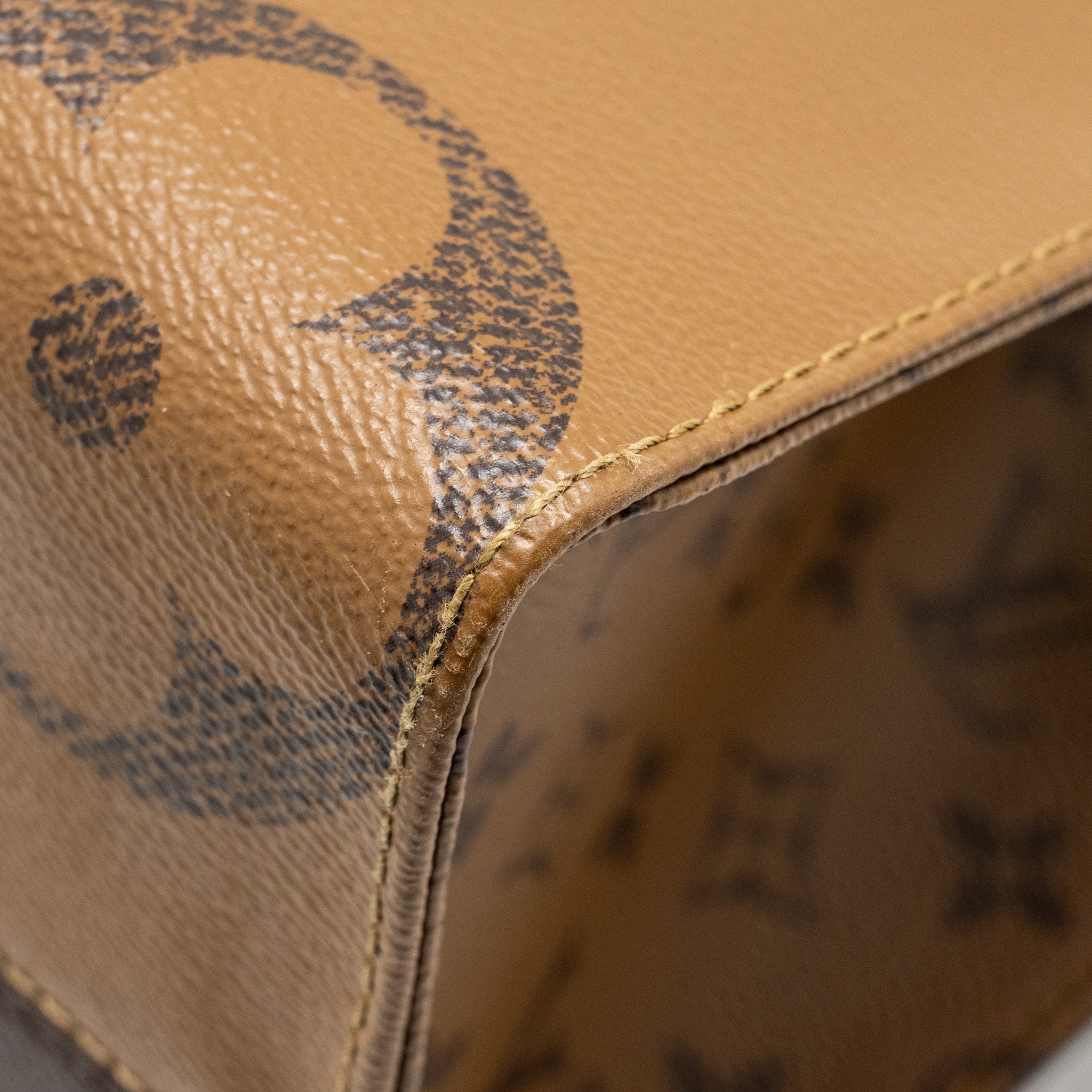 louis-vuitton-onthego-mm-monogram-canvas-ghw-8
