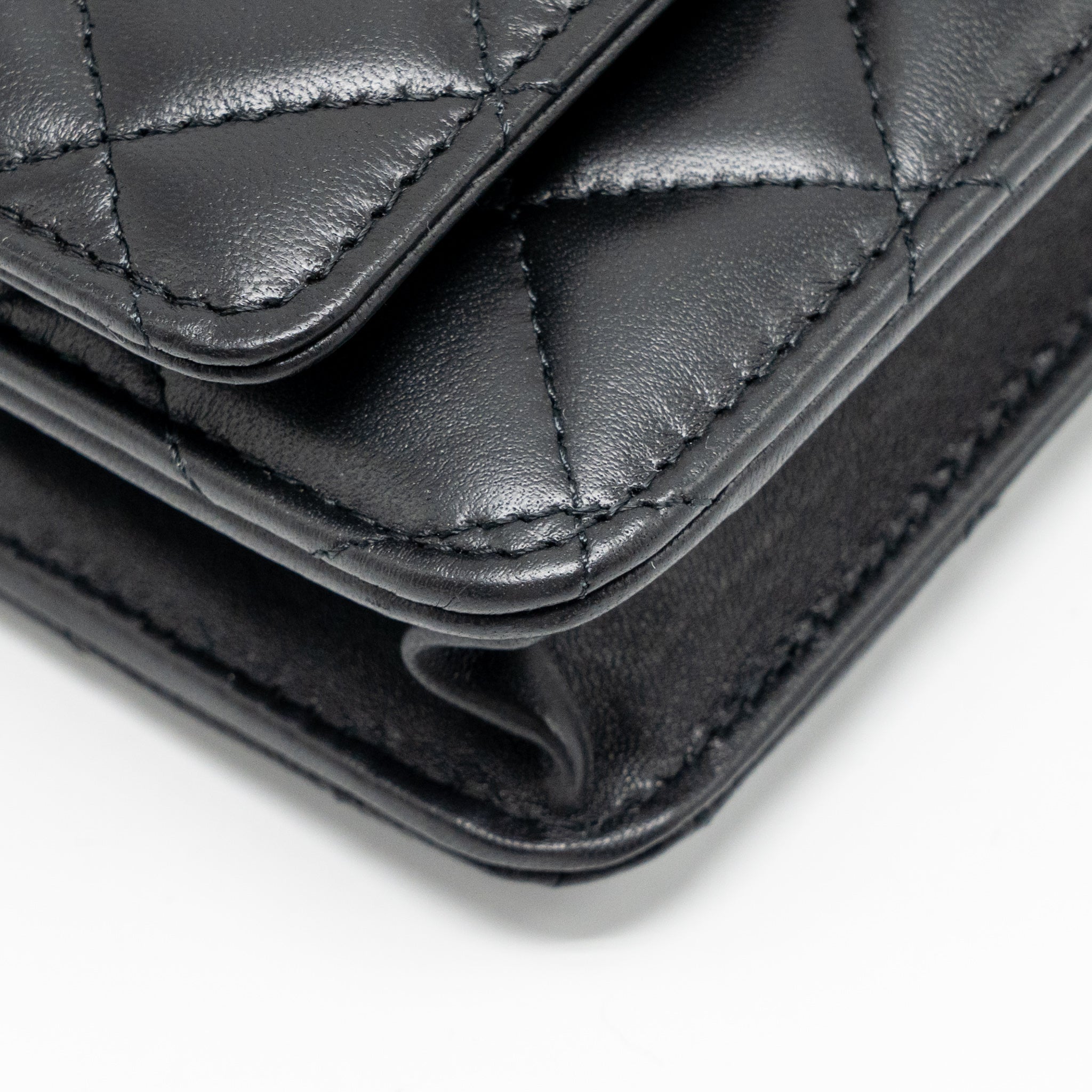 chanel-pearl-crush-wallet-on-chain-lambskin-black-ghwmicrochip-2
