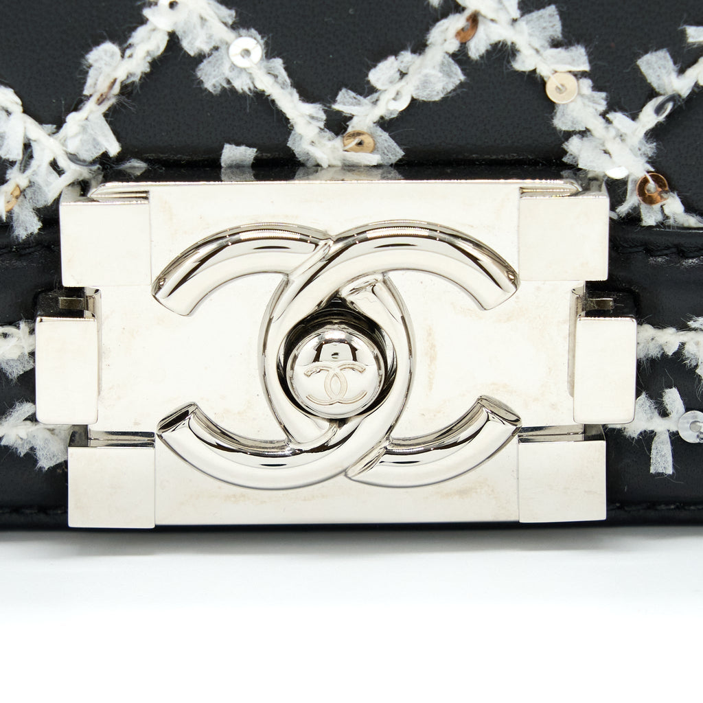 chanel-medium-boy-bag-limited-lambskin-black-white-shw