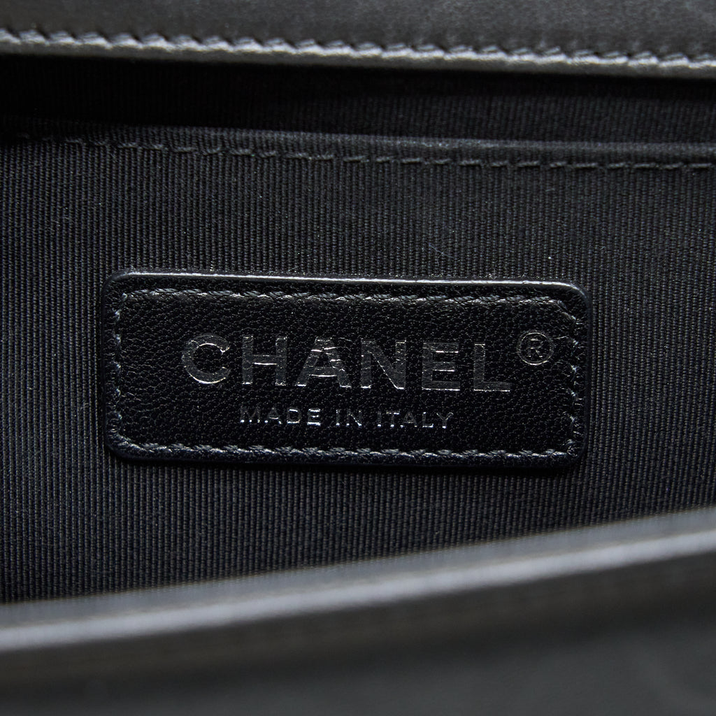 chanel-medium-boy-bag-limited-lambskin-black-white-shw
