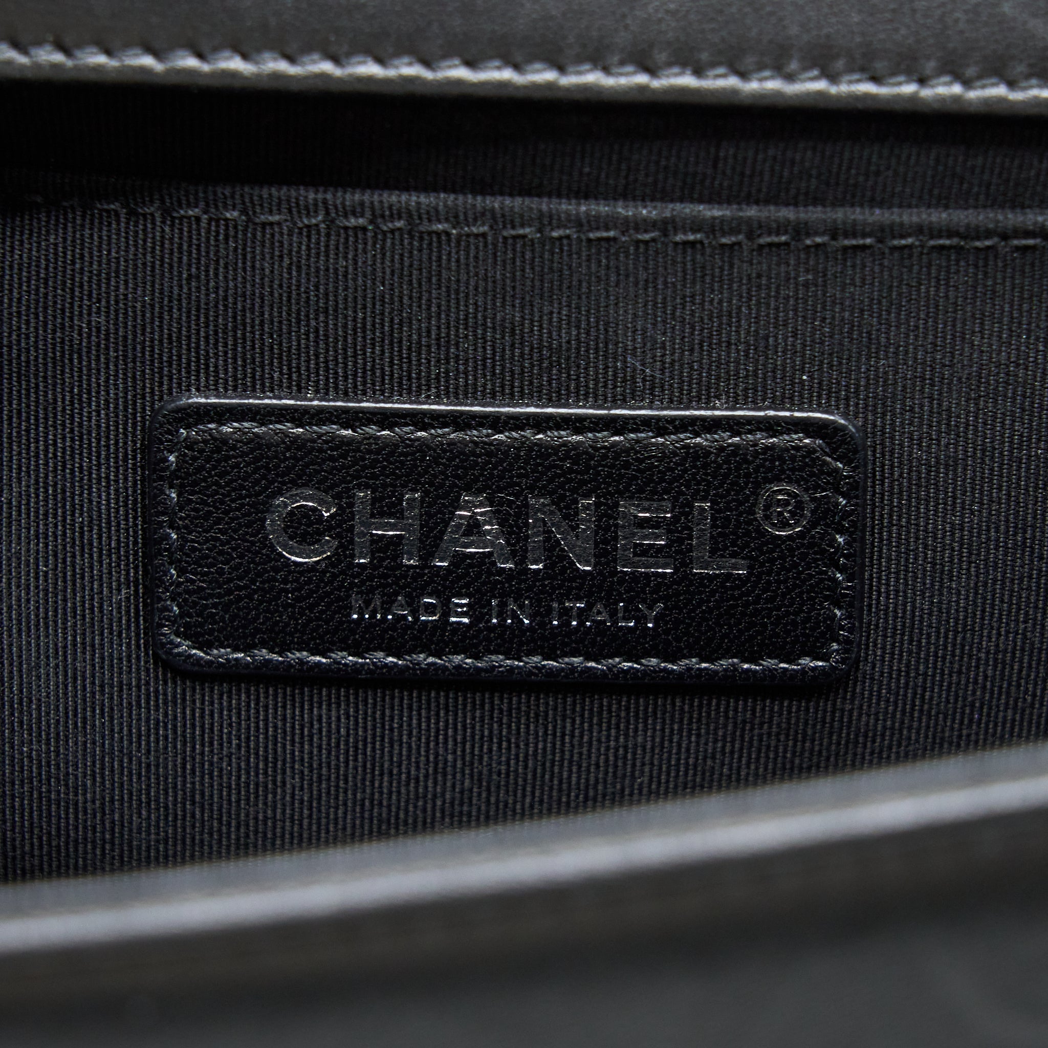 chanel-medium-boy-bag-limited-lambskin-black-white-shw