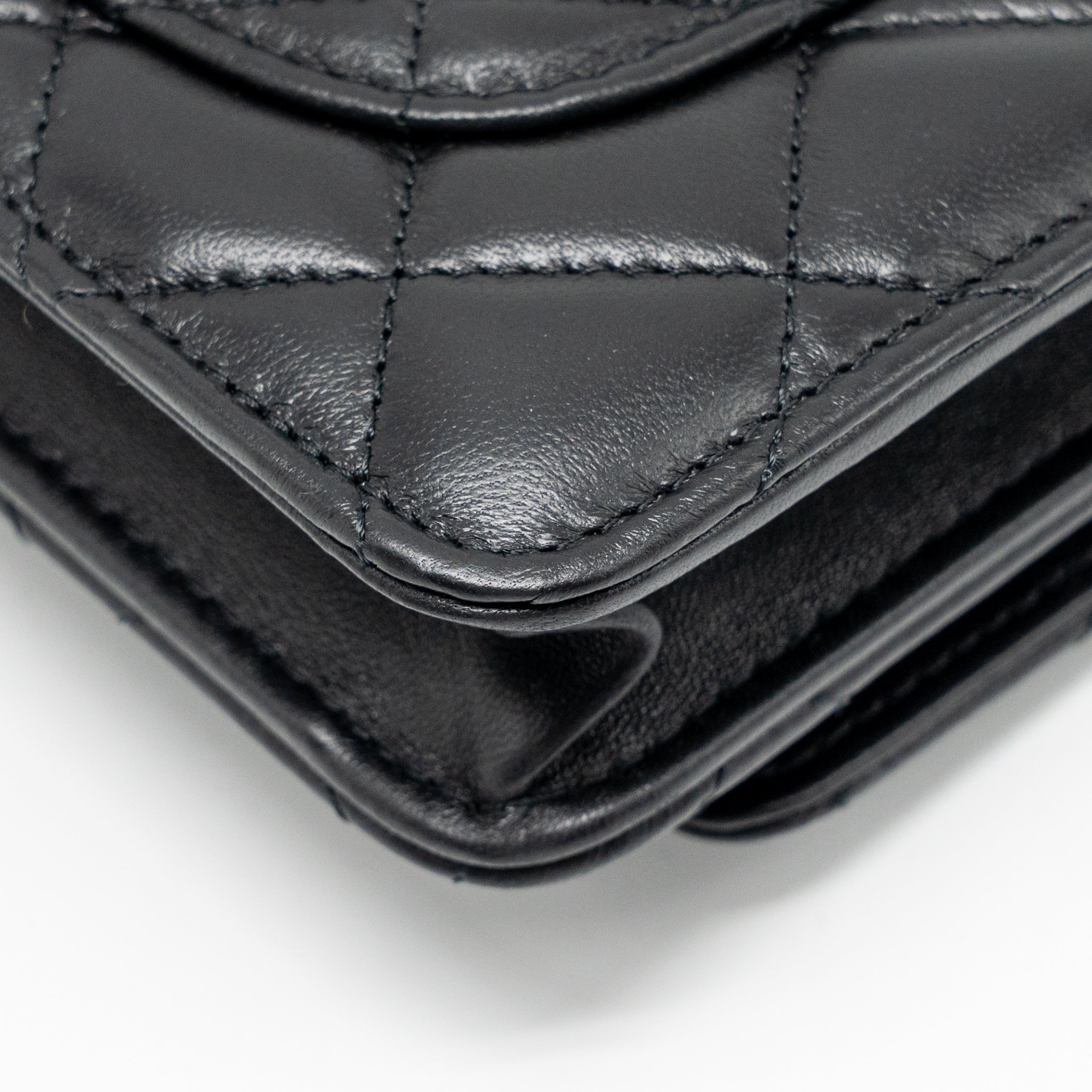 chanel-pearl-crush-wallet-on-chain-lambskin-black-ghwmicrochip-2