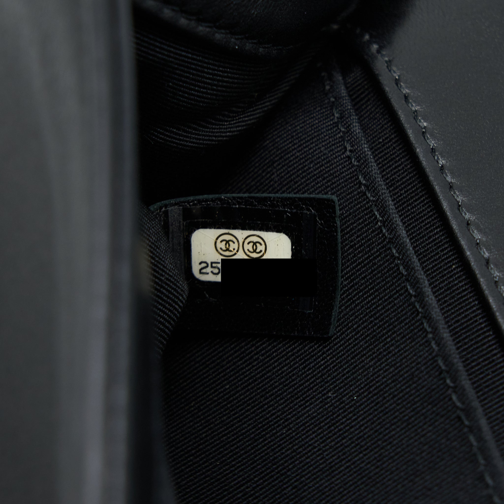 chanel-medium-boy-bag-limited-lambskin-black-white-shw