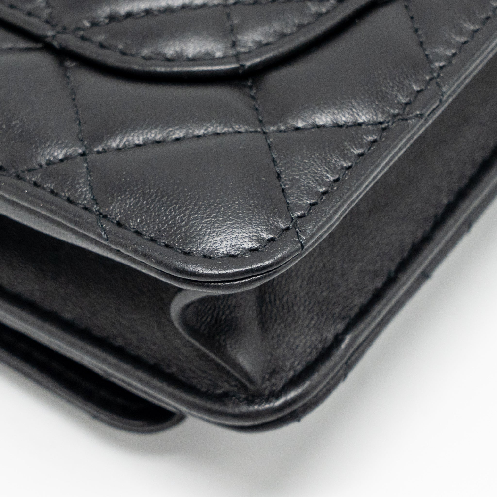 chanel-pearl-crush-wallet-on-chain-lambskin-black-ghwmicrochip-2