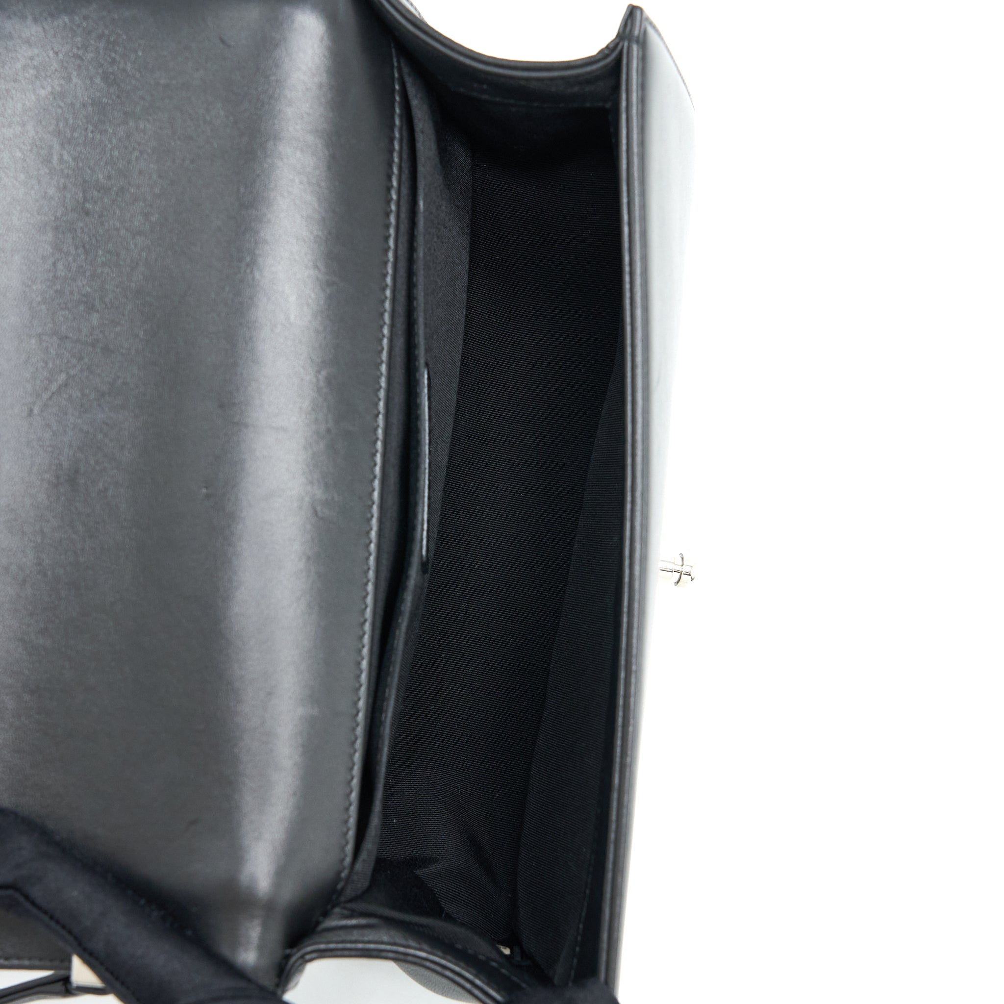 chanel-medium-boy-bag-limited-lambskin-black-white-shw