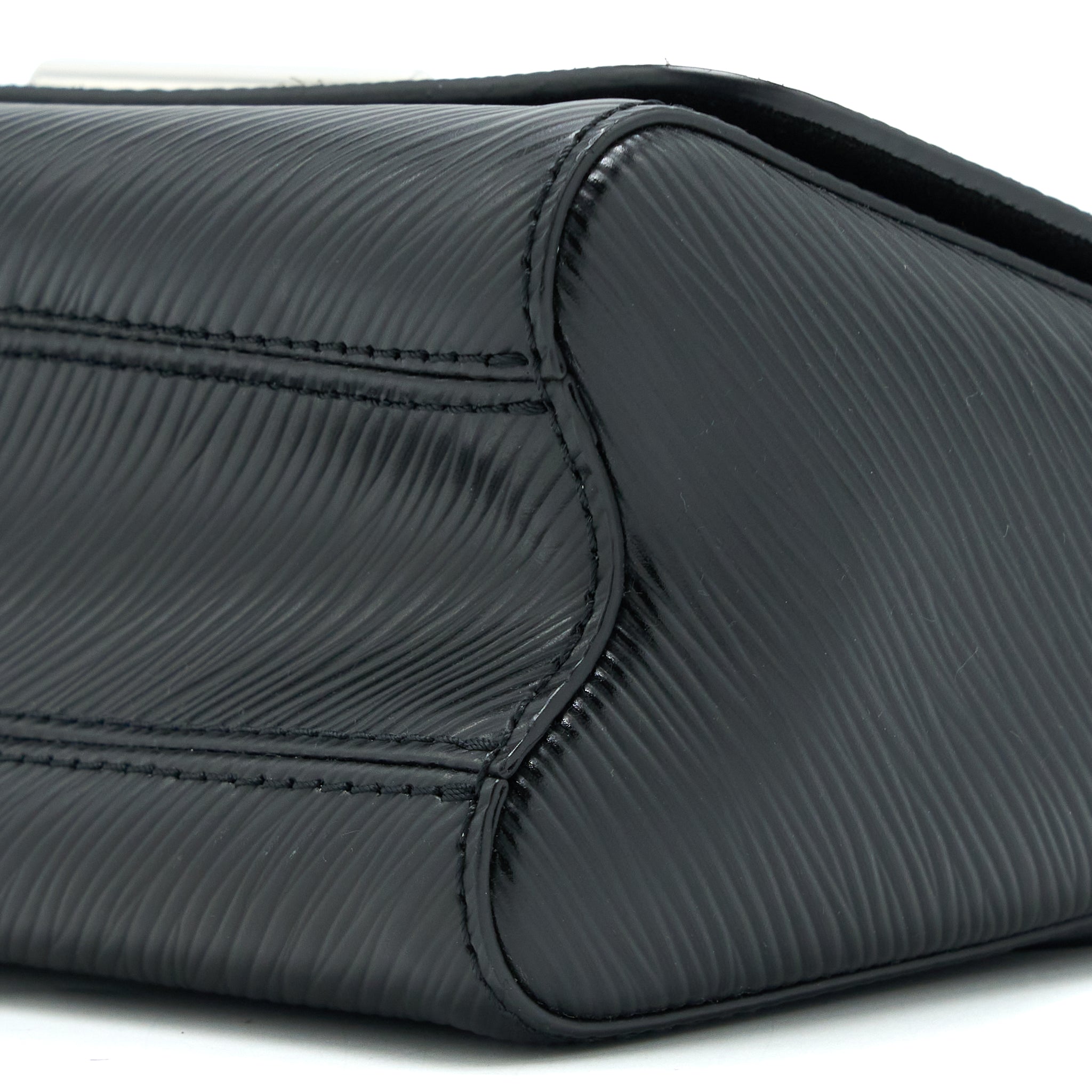 louis-vuitton-twist-pm-epi-black-shw