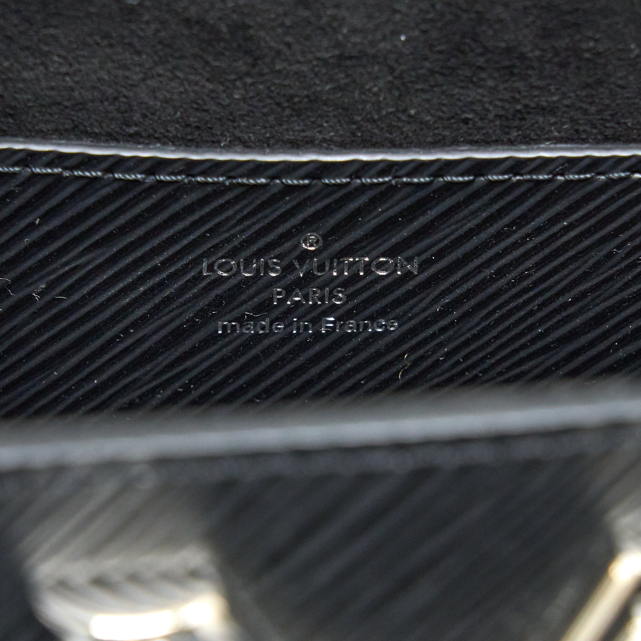 louis-vuitton-twist-pm-epi-black-shw