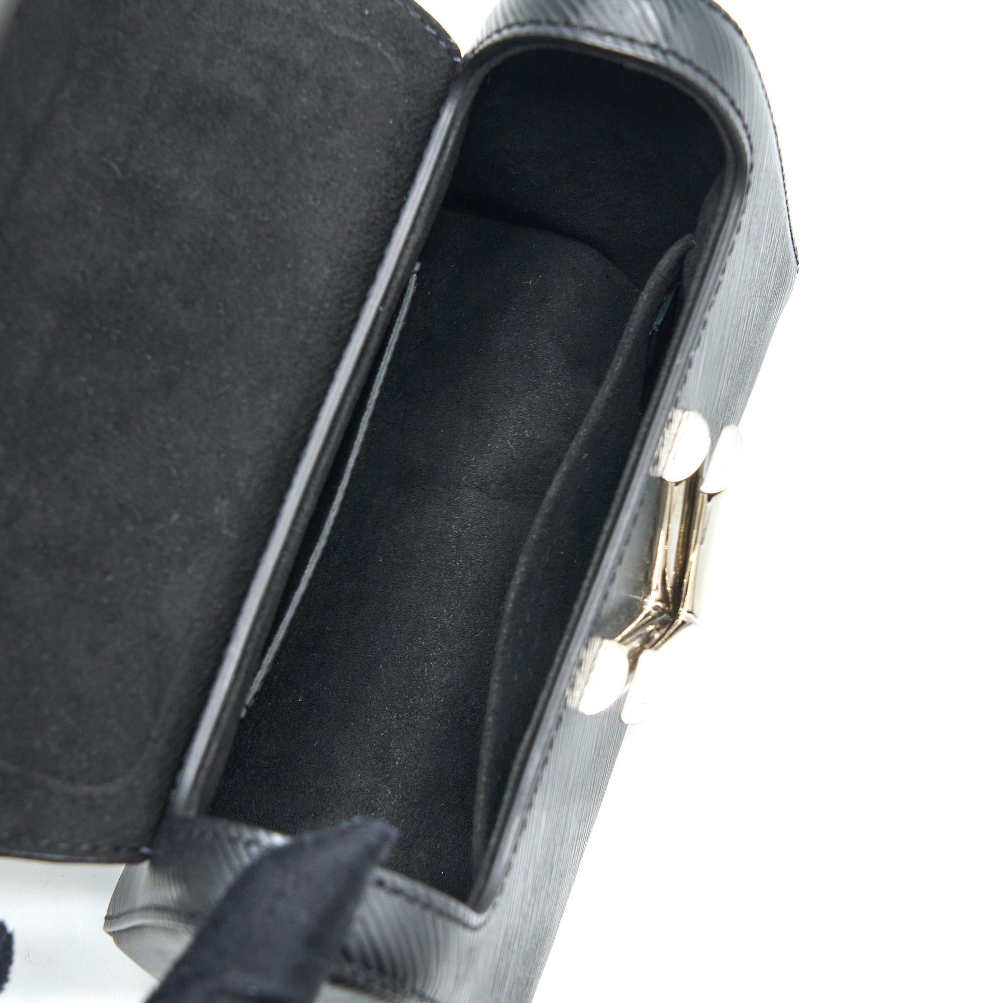 louis-vuitton-twist-pm-epi-black-shw
