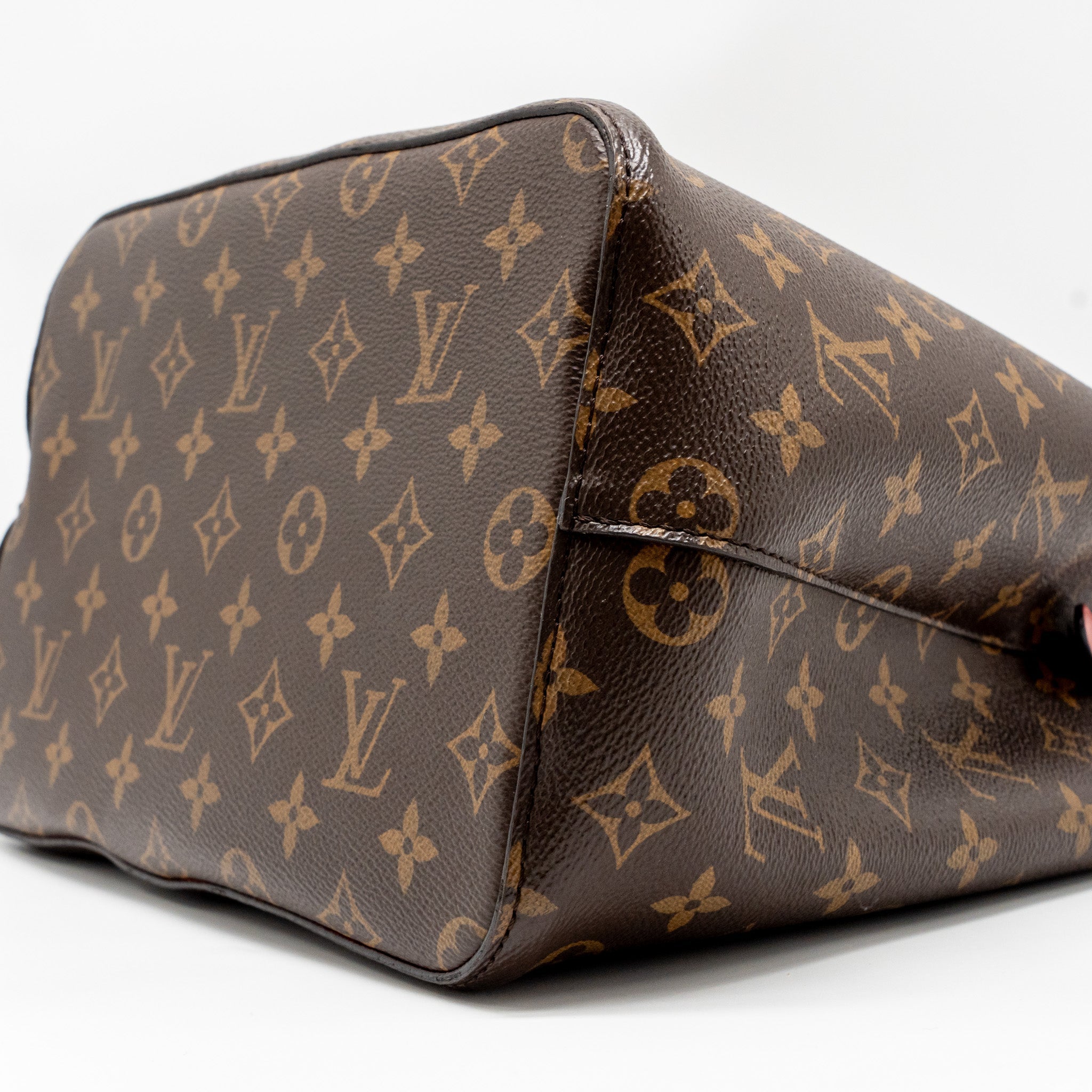louis-vuitton-neo-noe-monogram-canvas-red-ghw