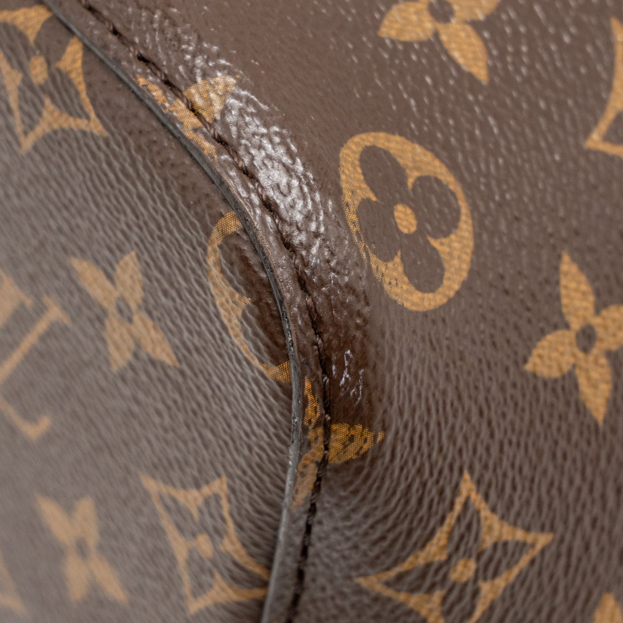 louis-vuitton-neo-noe-monogram-canvas-red-ghw