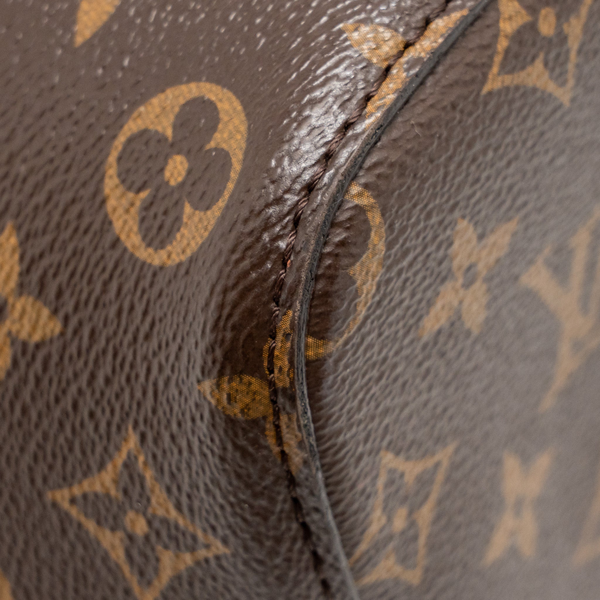 louis-vuitton-neo-noe-monogram-canvas-red-ghw