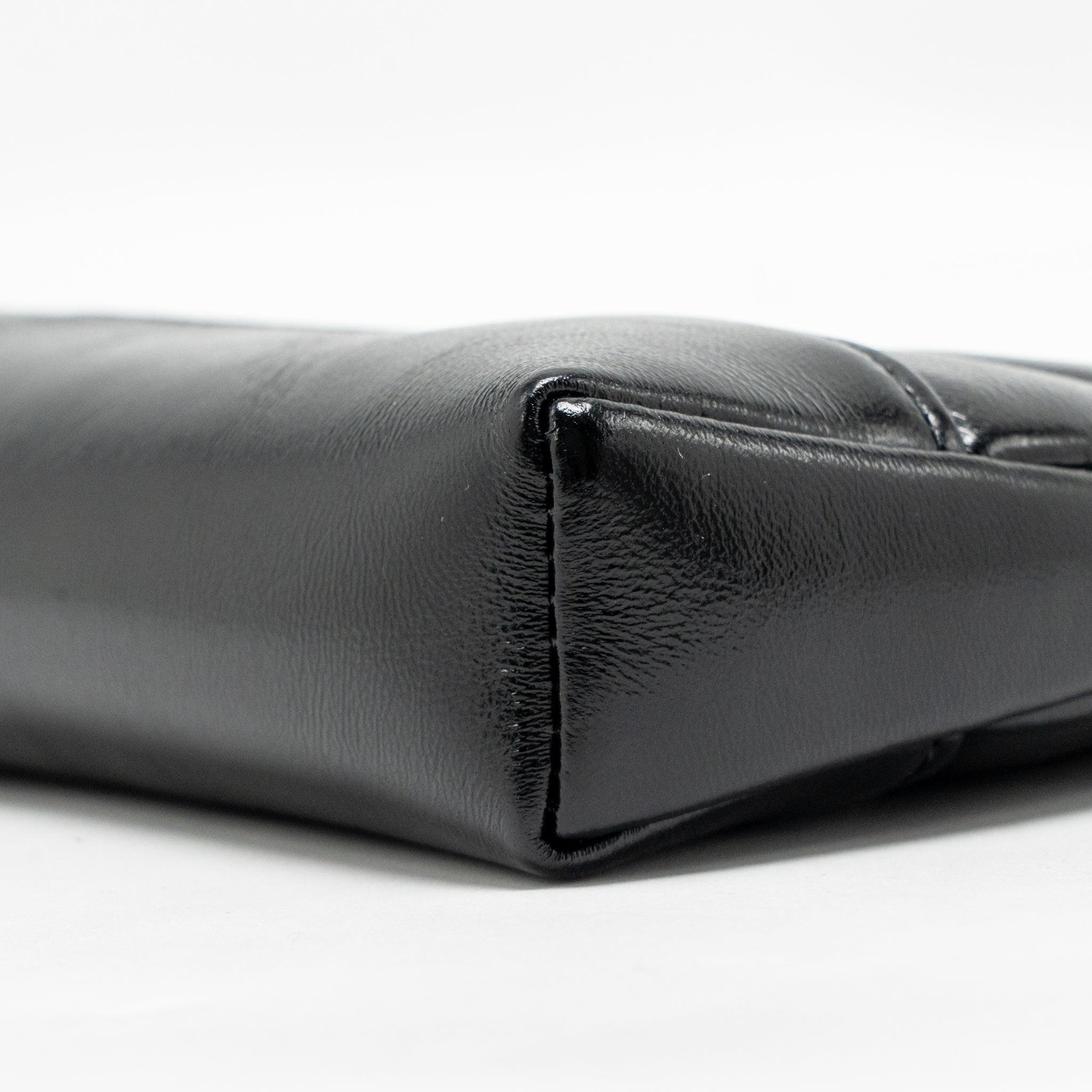 chanel-mini-31-clutch-with-chain-shiny-lambskin-black-lghwmicrochip-1
